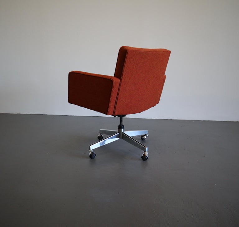 Vincent Cafiero for Knoll Desk Chair with Arms For Sale at 1stDibs