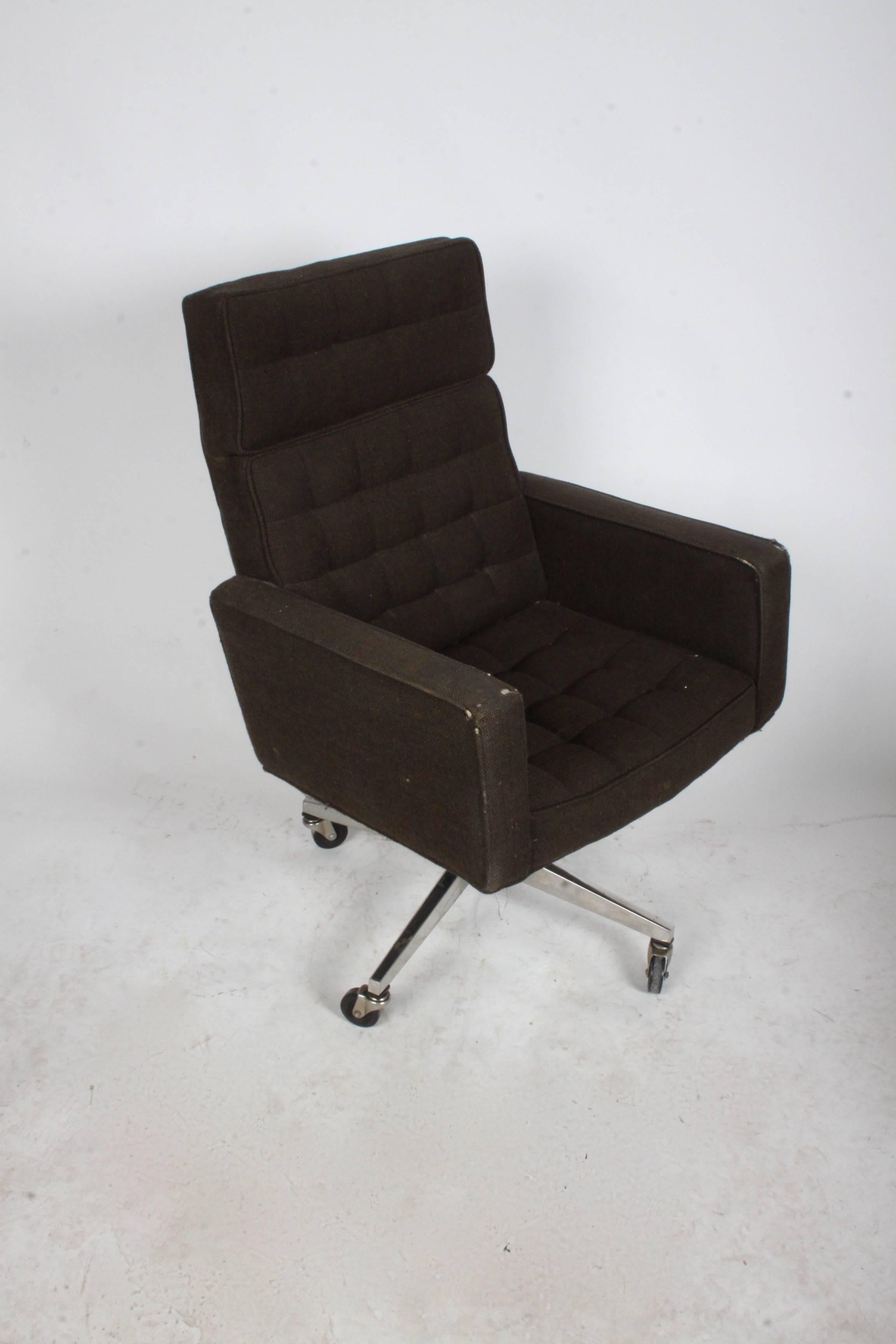 Out of production vintage Vincent Cafiero for Knoll executive desk chair in original fabric on castors. Attached tufted seat cushions in the style of Florence Knoll. Chair is in need of reupholstery, structurally fine. Tilt adjustment.