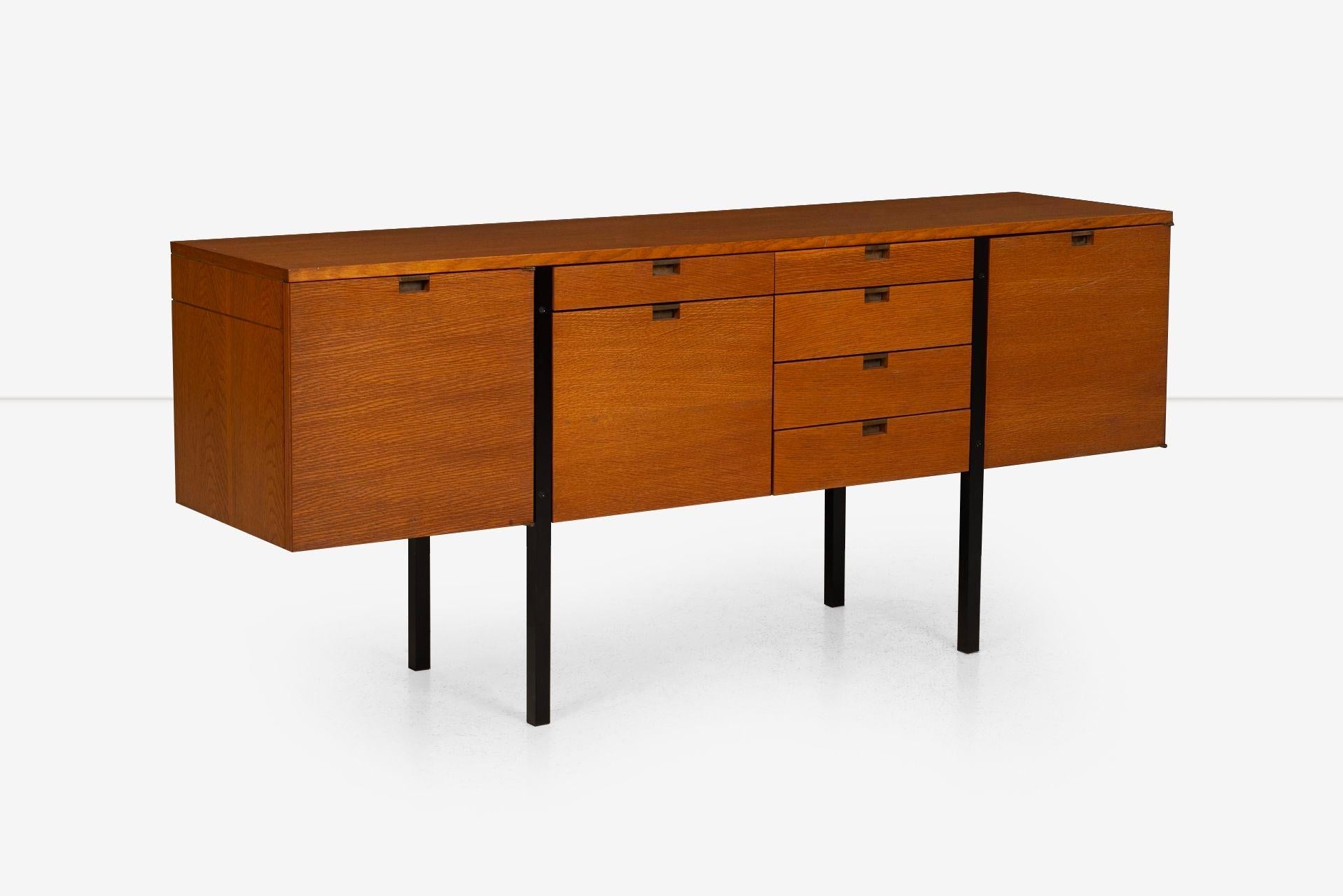 Appliqué Vincent Cafiero for Knoll Planning Unit Credenza For Sale