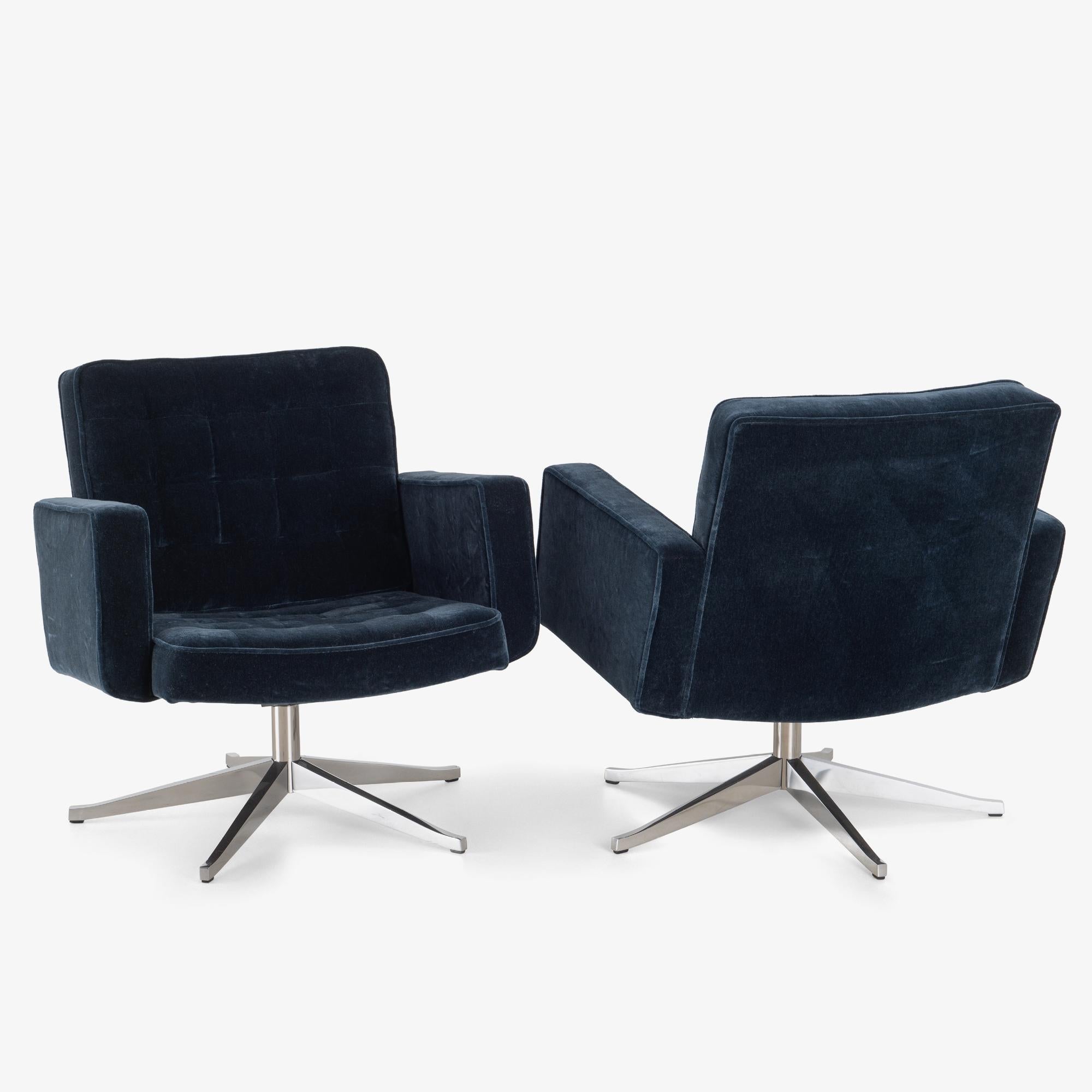 Polished Vincent Cafiero for Knoll Swivel Lounge Chairs in Midnight Blue Mohair, Pair For Sale