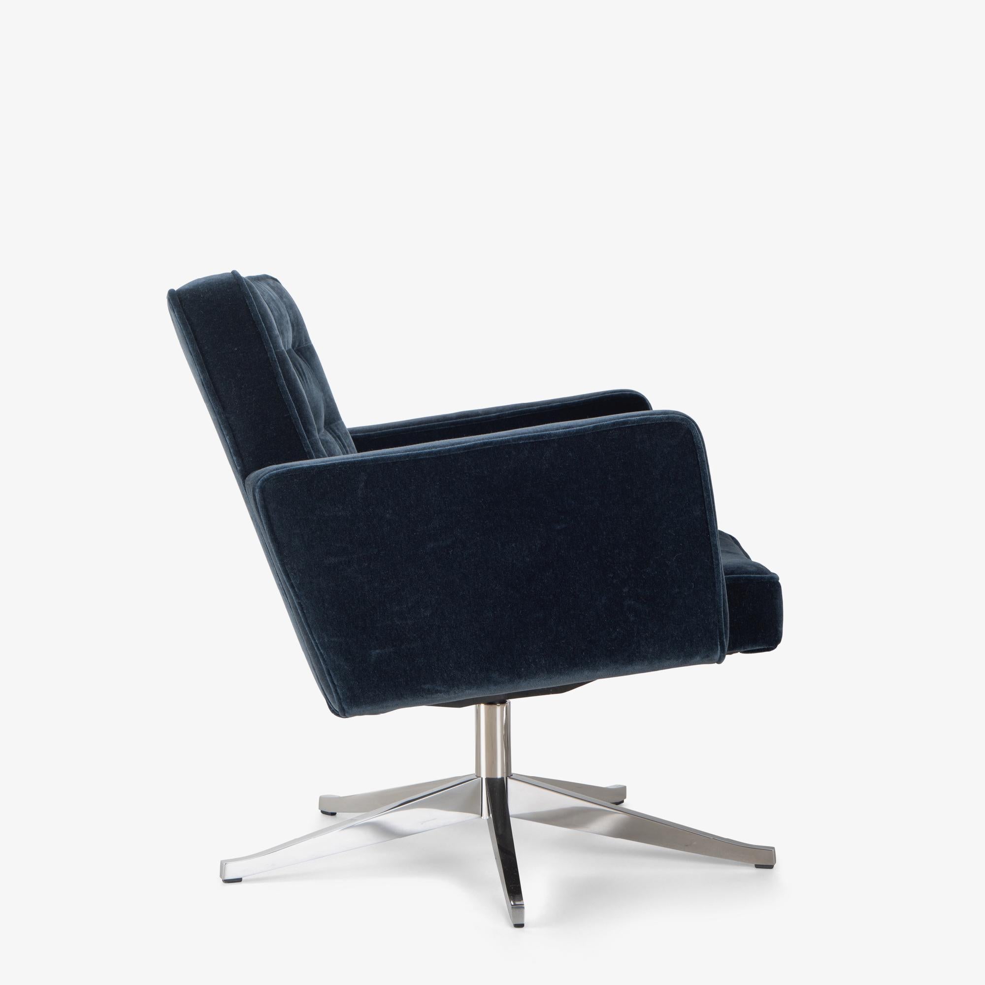 Metal Vincent Cafiero for Knoll Swivel Lounge Chairs in Midnight Blue Mohair, Pair For Sale