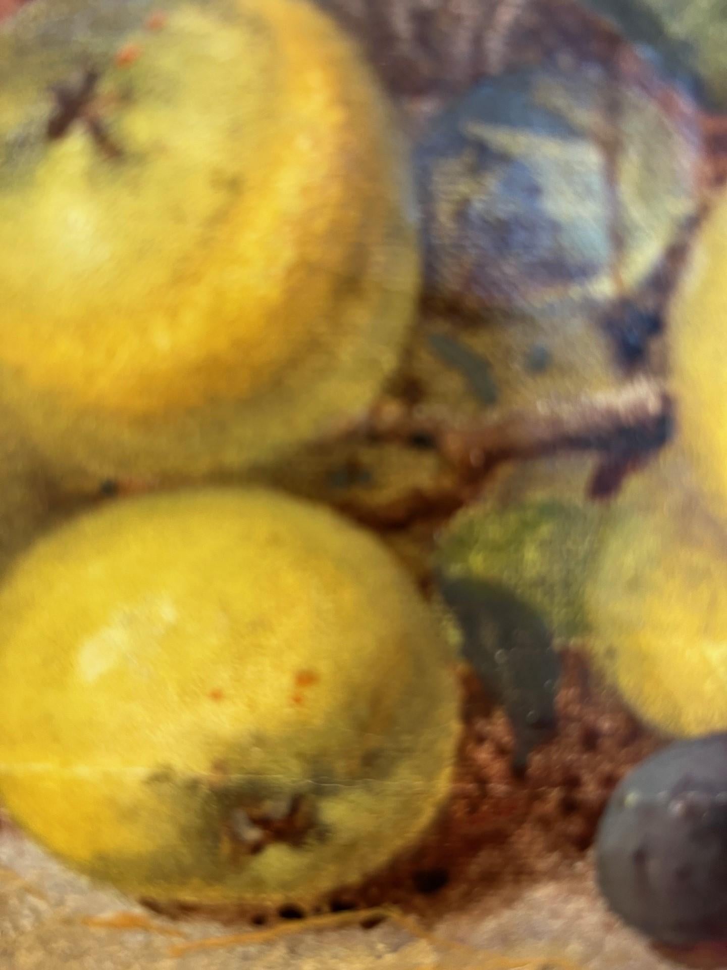 Bodegón Victoriano con Fruta y Follaje Pequeño Cuadro al Óleo uno de un par. en venta 1