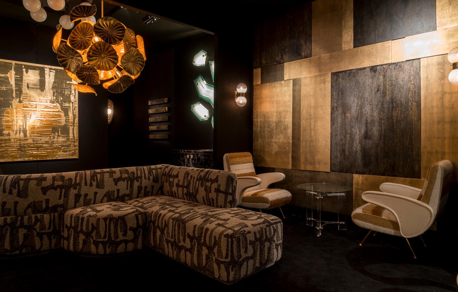 Le canapé Vincent a été conçu par The Charles Burnand Design Studio pour le Charles Burnand Collector's Lounge au Salon Art + Design, 2018. Il s'inspire à la fois de la période Art déco et du mouvement Memphis. Le design encapsule le design