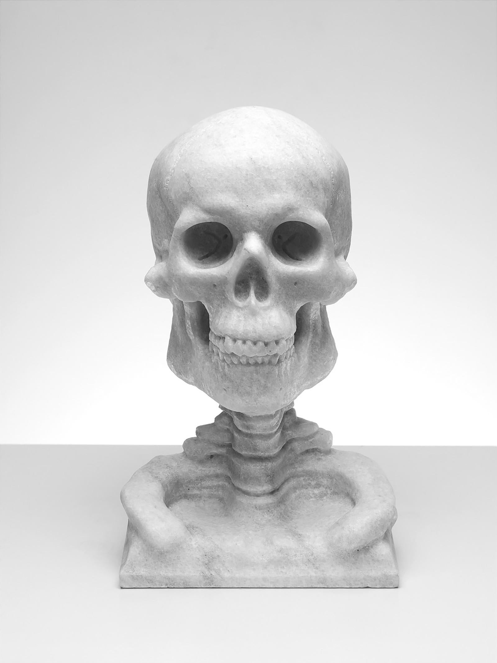 Vanità - Figurative Sculpture Grigio di Vincent Du Bois