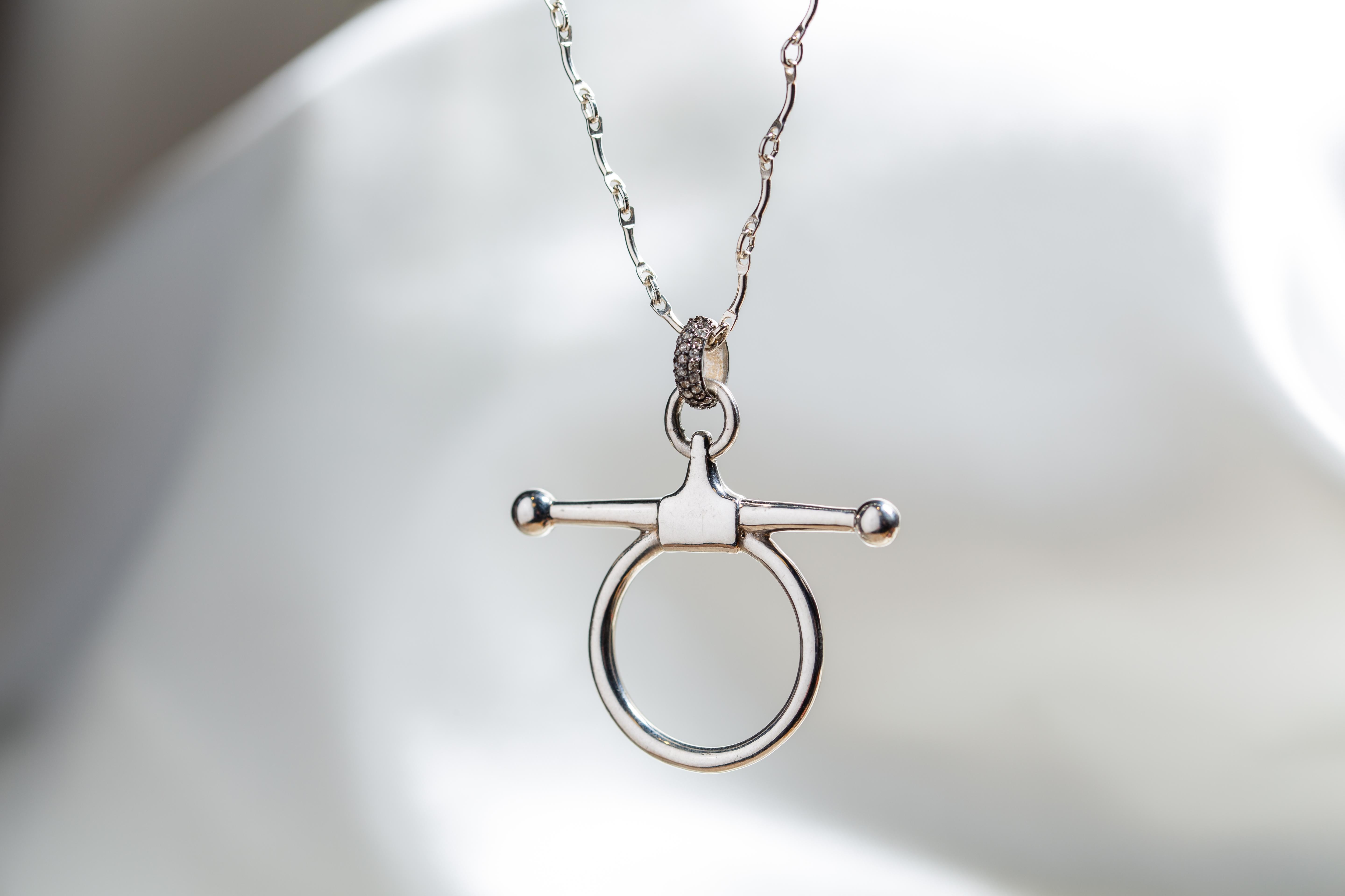 Vincent Peach Equestrian Silver Diamond Fulmer Bit Pendant Necklace In New Condition For Sale In Nashville, TN