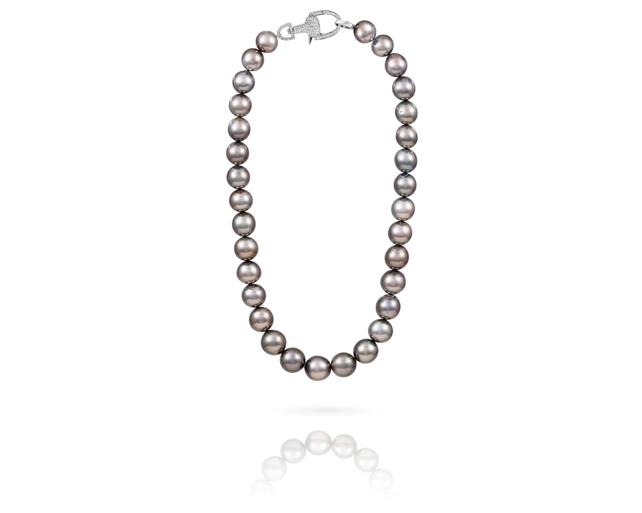Part of the Vincent Peach Pearl Collection, the Signature Tahitian Pearl Necklace features 18