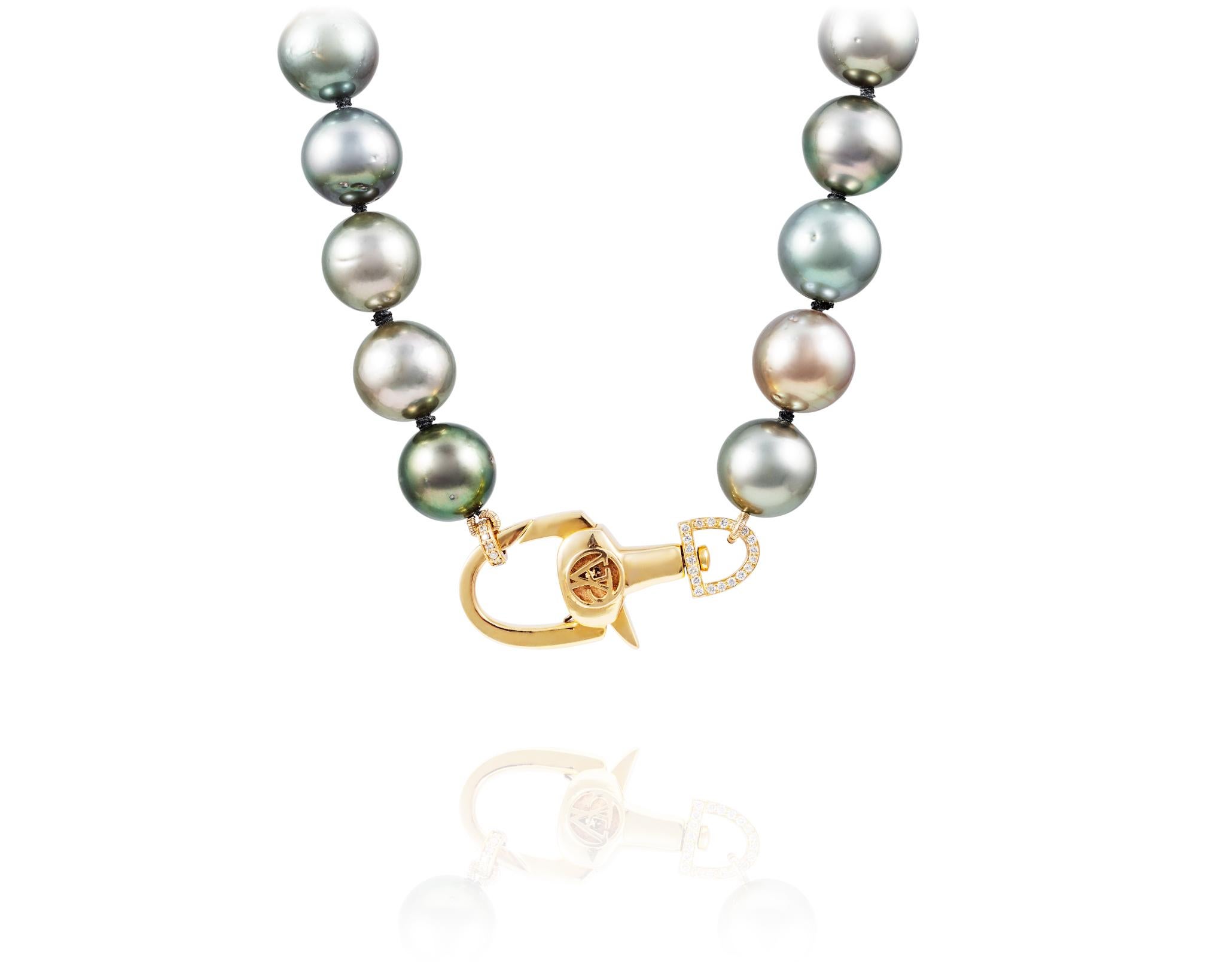 Part of the Vincent Peach Pearl Collection, the Equestrian Knotted Necklace features 18