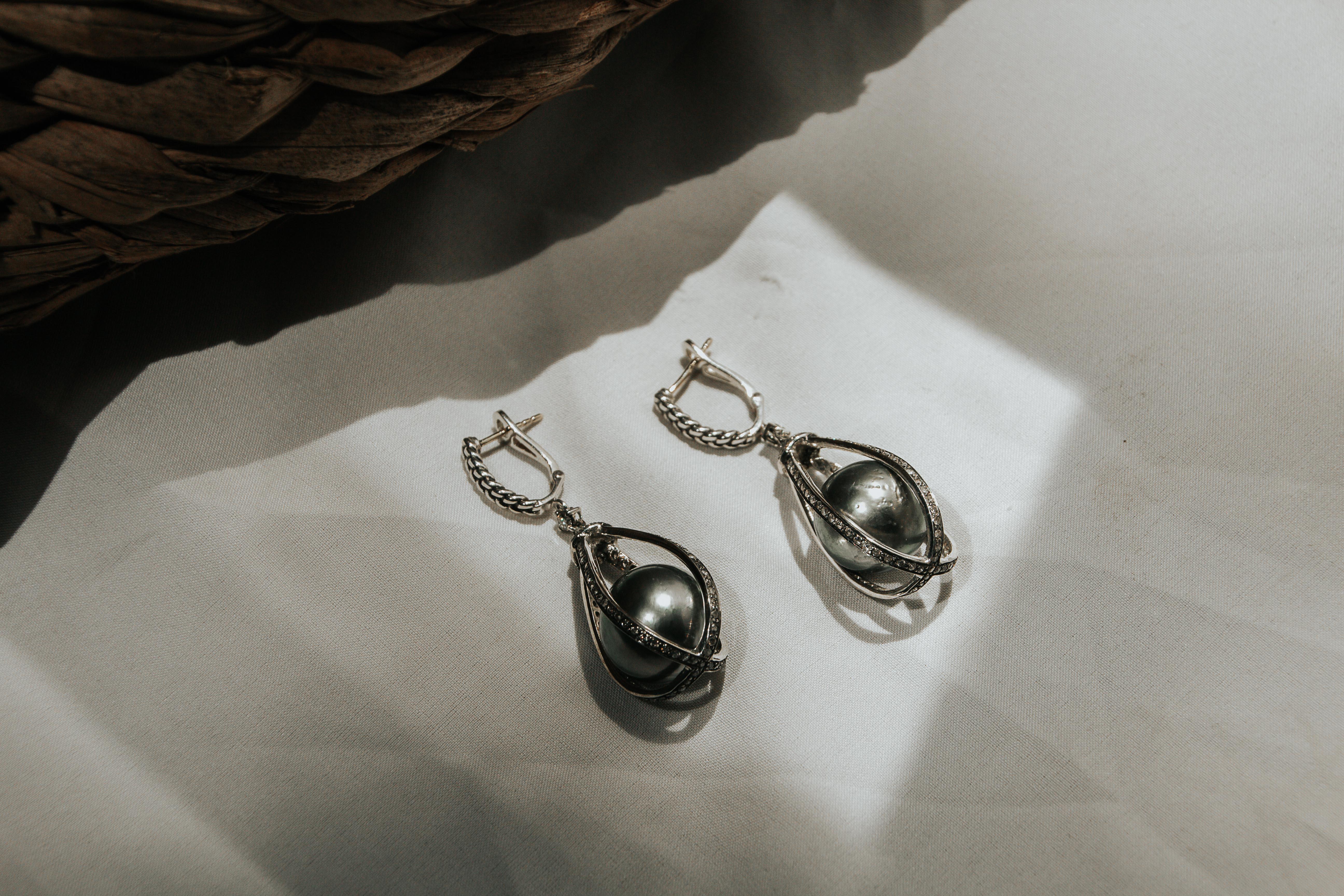 Round Cut Vincent Peach Star Crossed Tahitian Pearl Sterling Silver Diamond Drop Earrings For Sale