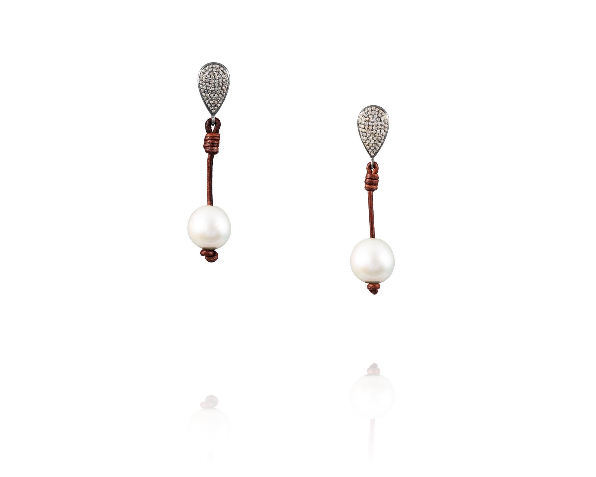 Round Cut Vincent Peach Tahitian Pearl Leather Gold Diamond Teardrop Earrings For Sale