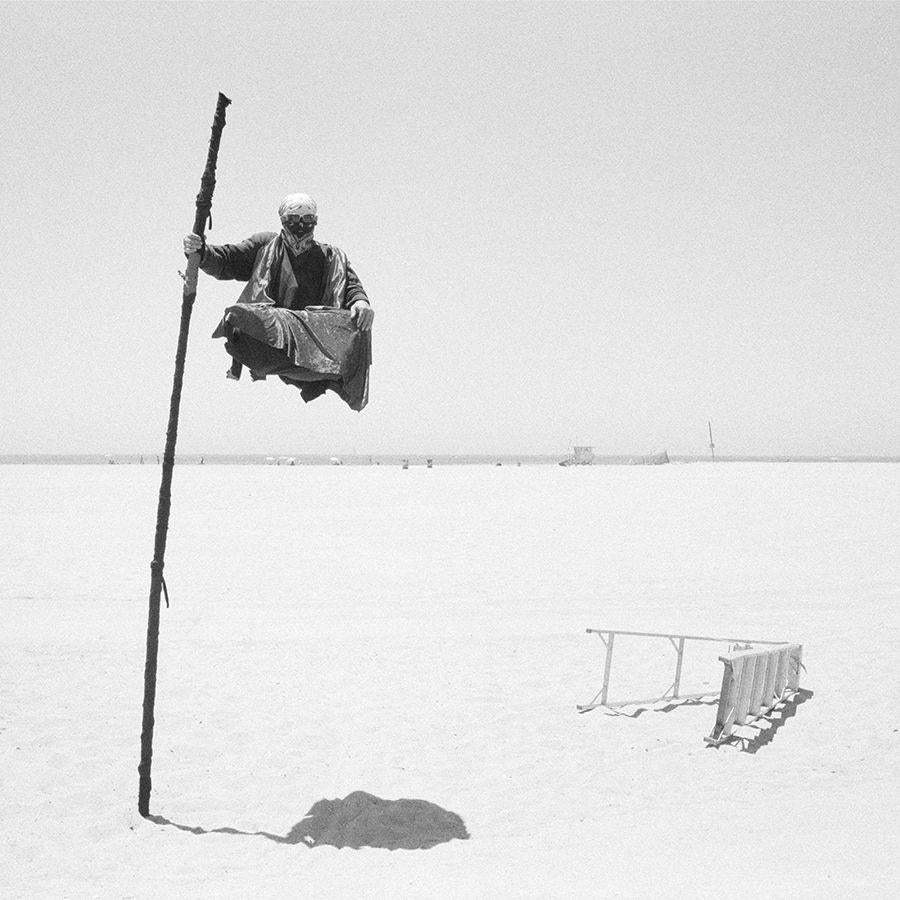 Vincent Ricardel Black and White Photograph – Nomaden, Venice Beach, Kalifornien