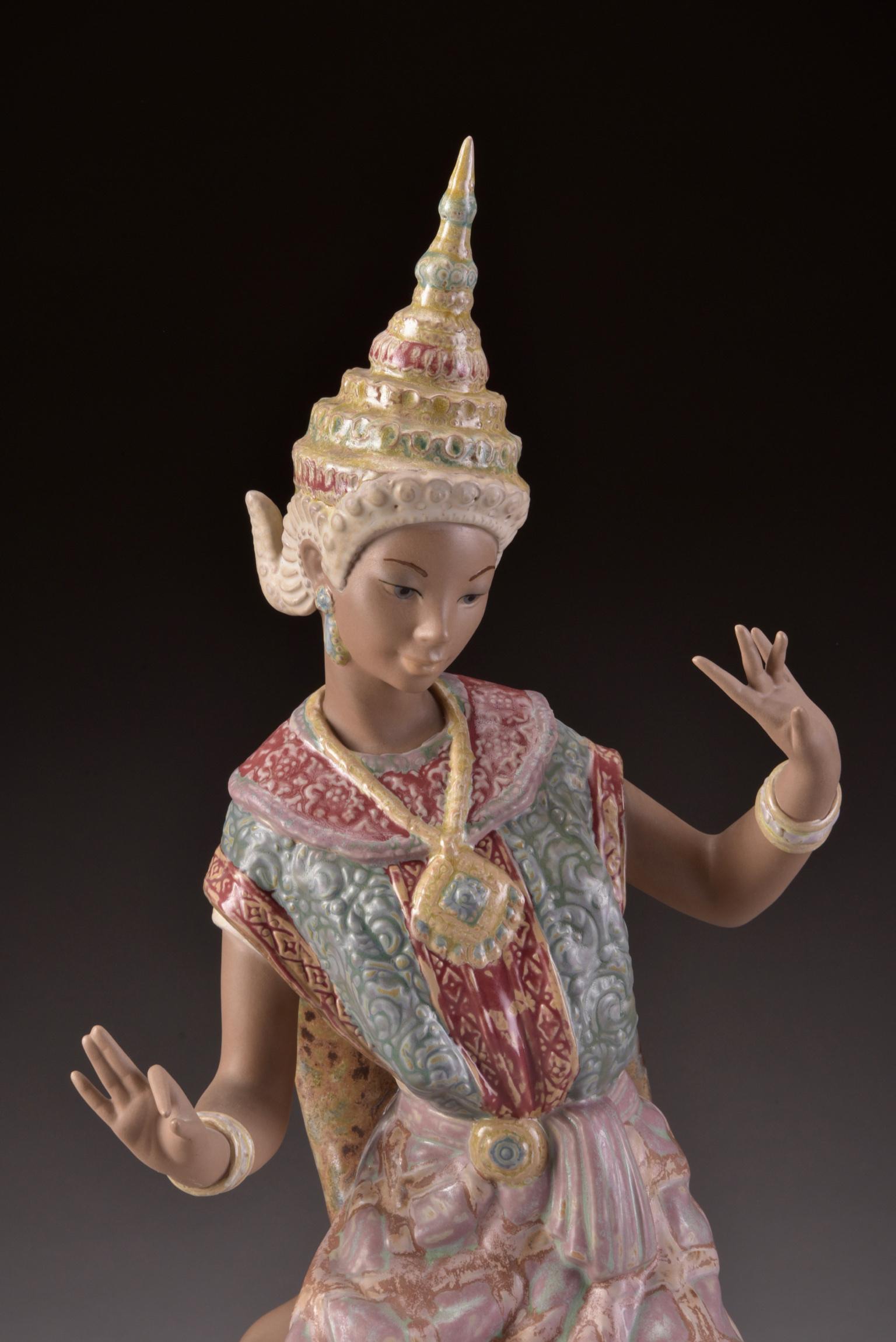 Wonderful figurine depicting a Thai dancer in traditional clothing with gorgeous soft colors and in perfect condition.