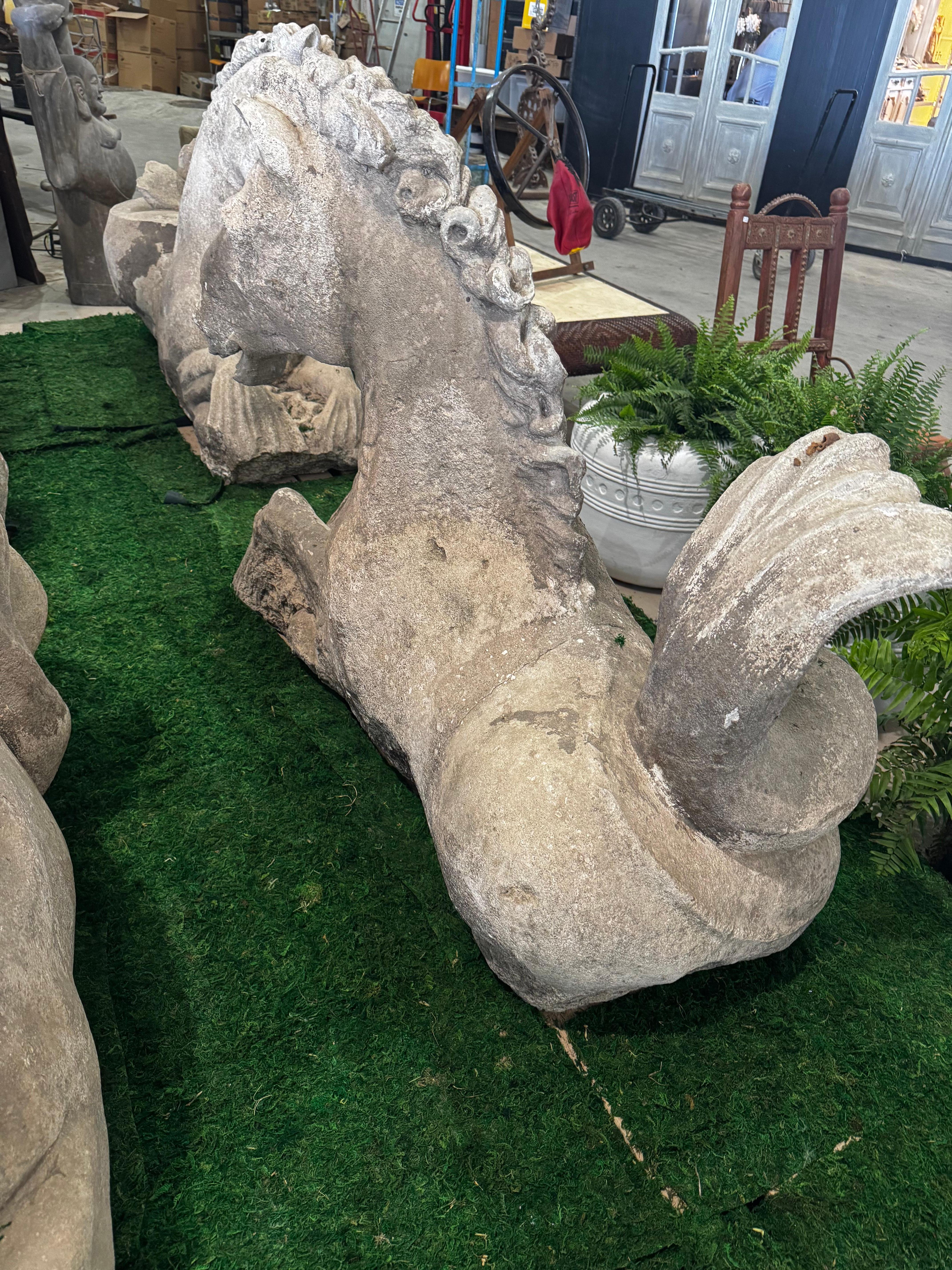 italien A Stone Stone Hippocampi en vente