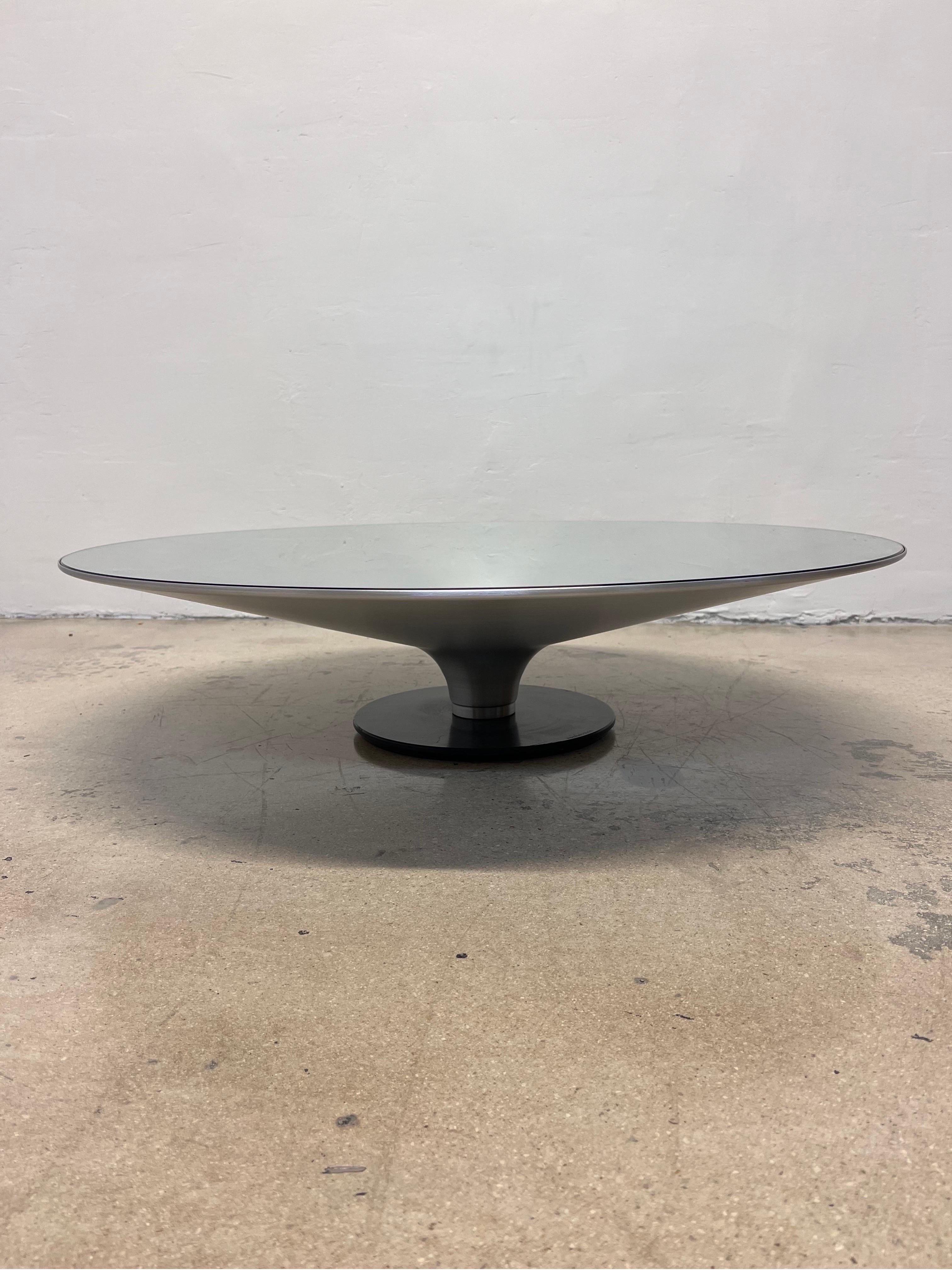 table ovni roche bobois