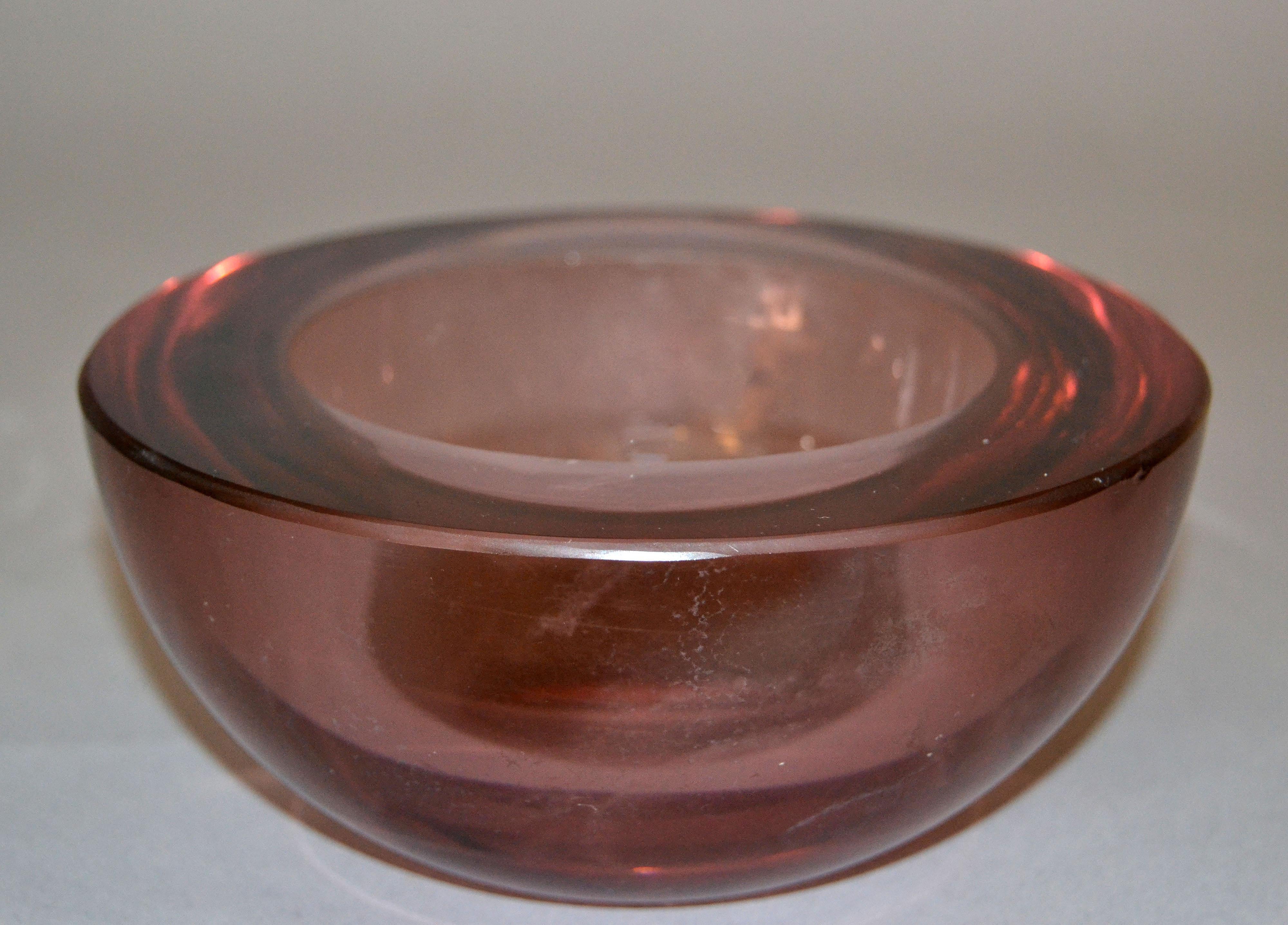 Vincenzo Nason Mid-Century Modern Cranberry Pink Murano Round Art Glass Bowl In Good Condition In Miami, FL