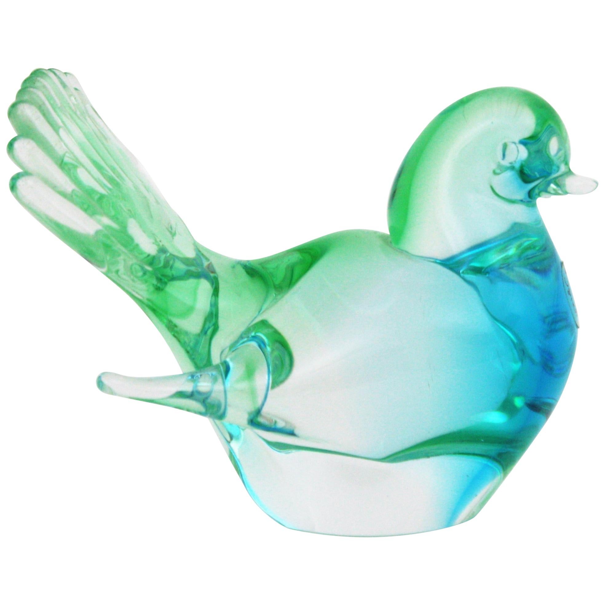 Eye-catching Murano glass bird sculpture by Vincenzo Nason, Italy, 1970s.
Green, blue and clear glass with beautiful hues when light goes down on it.
Interesting to be used as paperweight or exhibited alone or as a part of a Murano glass