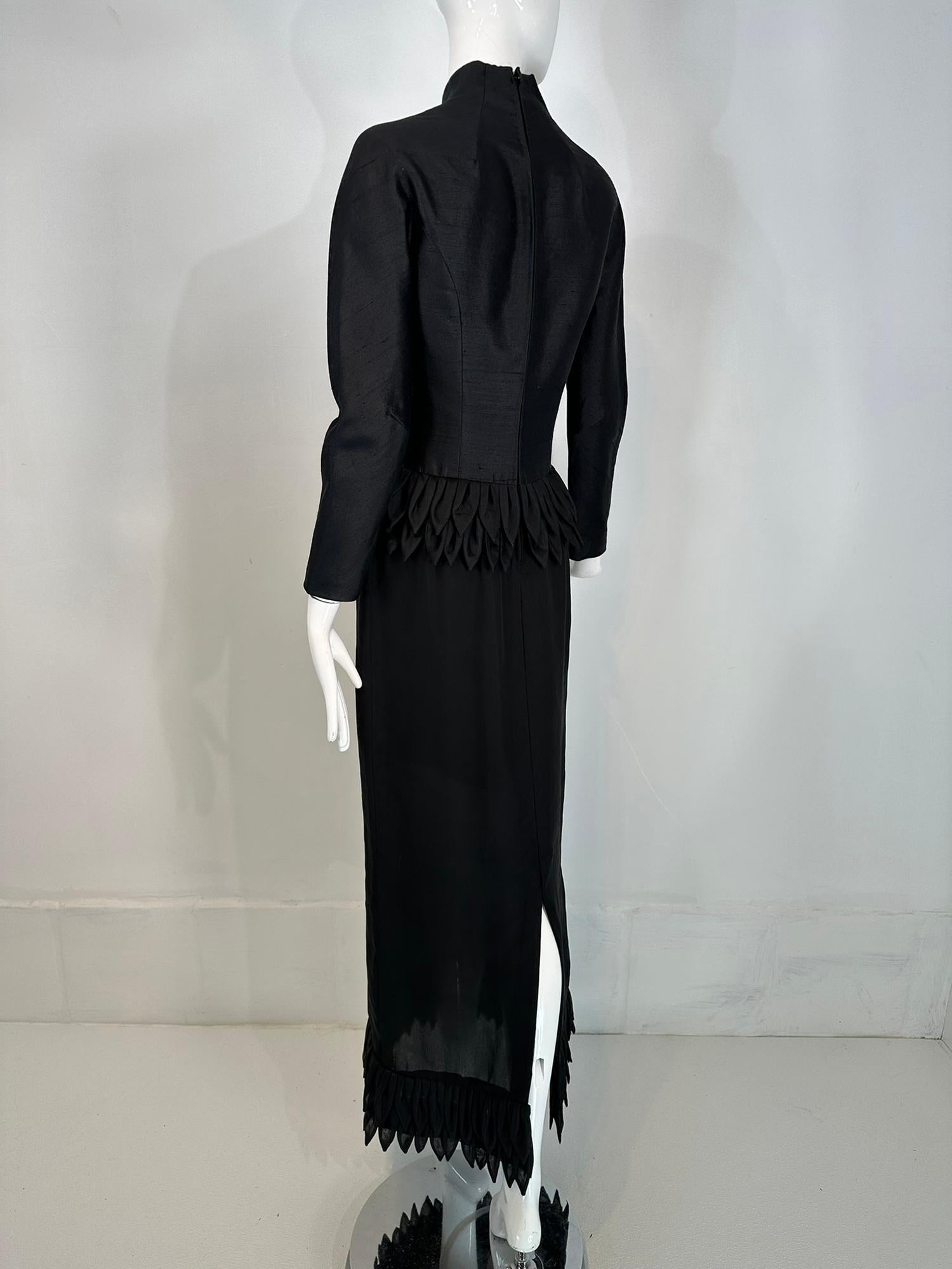 Vinchi Demi Couture Schwarzes handgerolltes Blütenblatt-Abendkleid aus Seide 1960er Hong Kong im Angebot 3