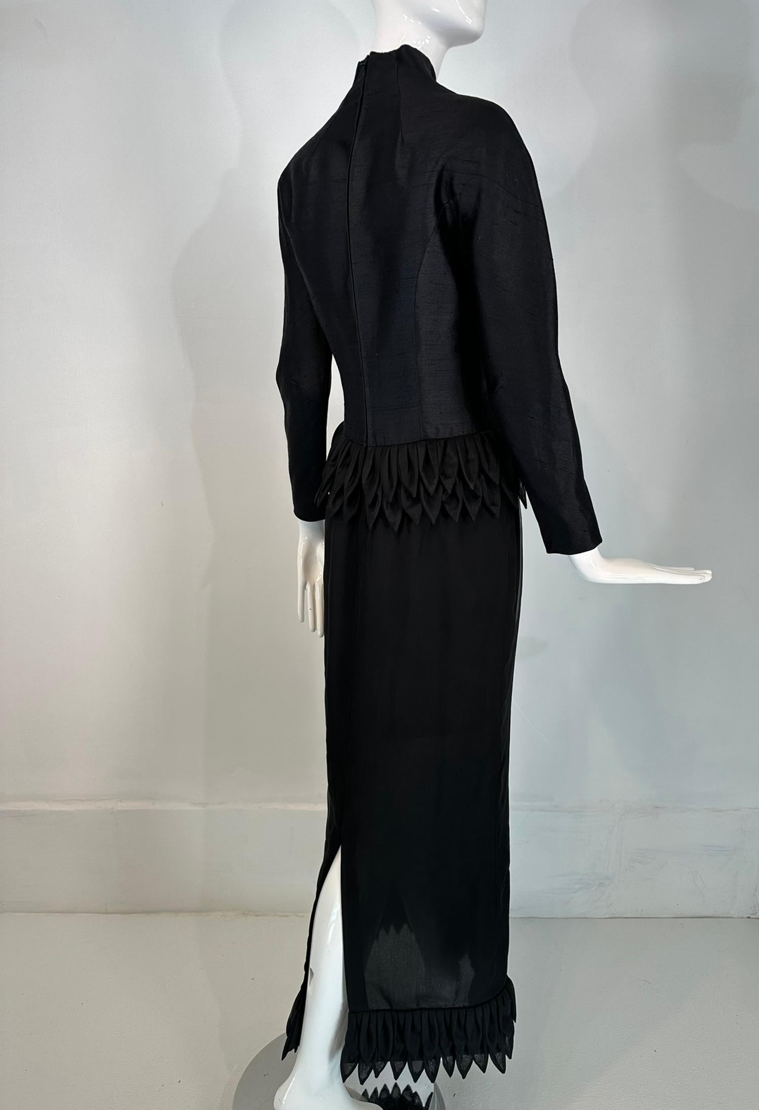 Vinchi Demi Couture Schwarzes handgerolltes Blütenblatt-Abendkleid aus Seide 1960er Hong Kong im Angebot 5