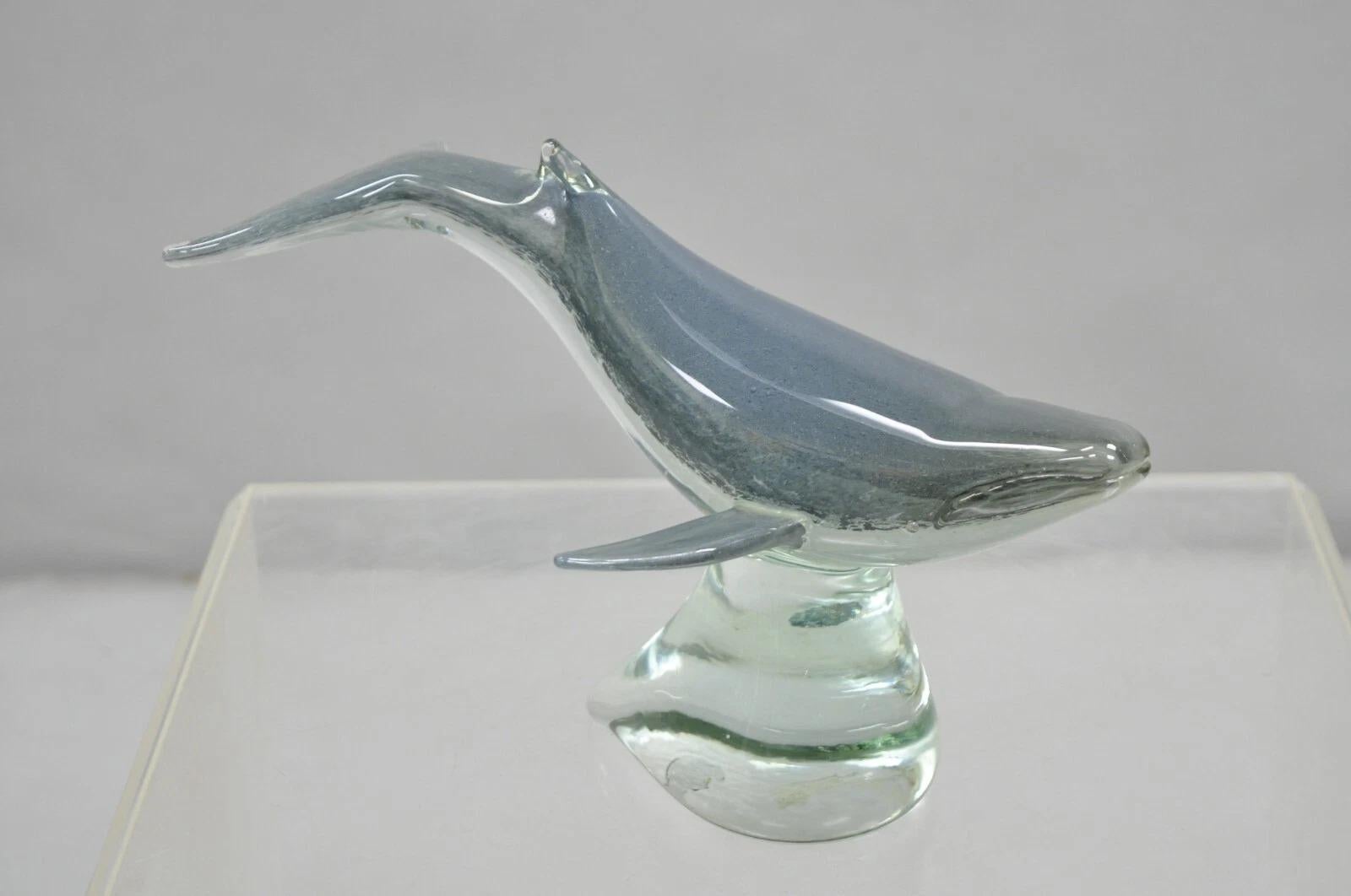 Moderne Vinci by Dynasty Glass Sculpture moderne de baleine à bosse de 12 po en vente