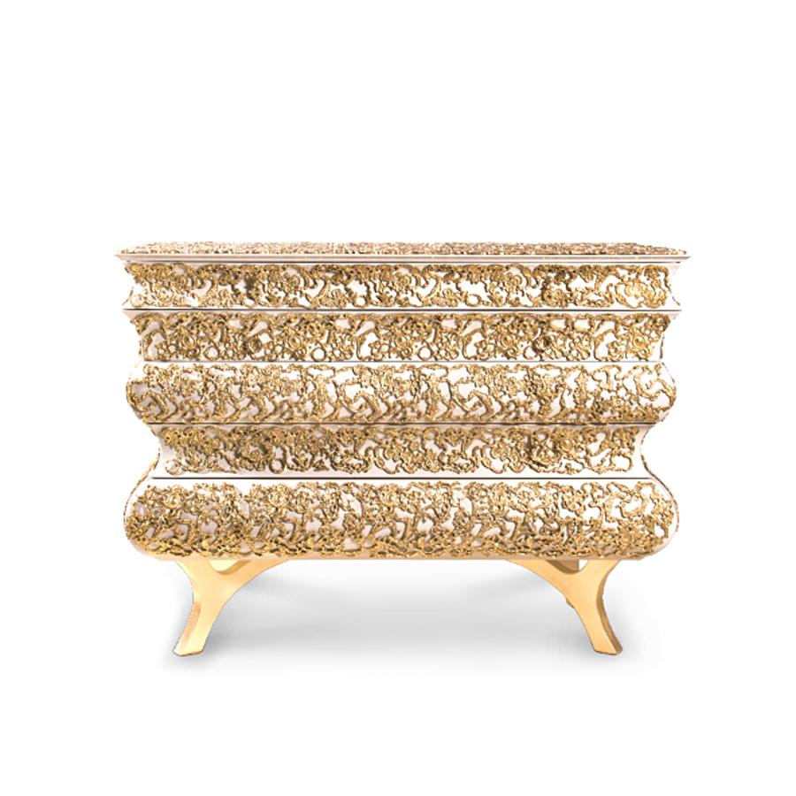 Cassapanca Vinci con rara struttura in legno con ornamenti in ottone
dipinto con foglia d'oro e vernice lucida.
Piedi in struttura metallica intagliata. Nichelato e laccato
maniglie. Con 3 cassetti e piano apribile. Un pezzo eccezionale.