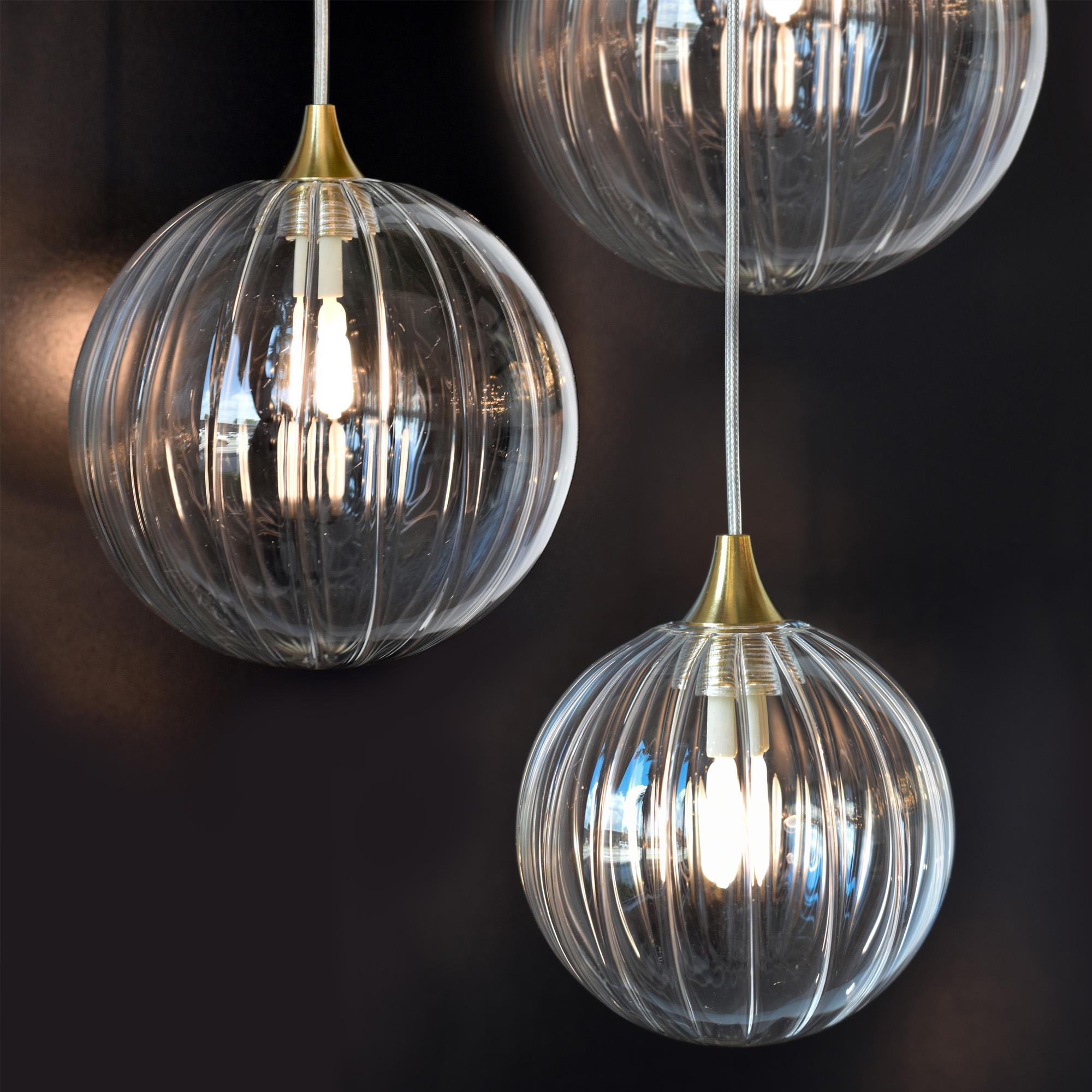 Fait main Lustre moderne Vine Carousel en globes en verre artisanal transparent en vente