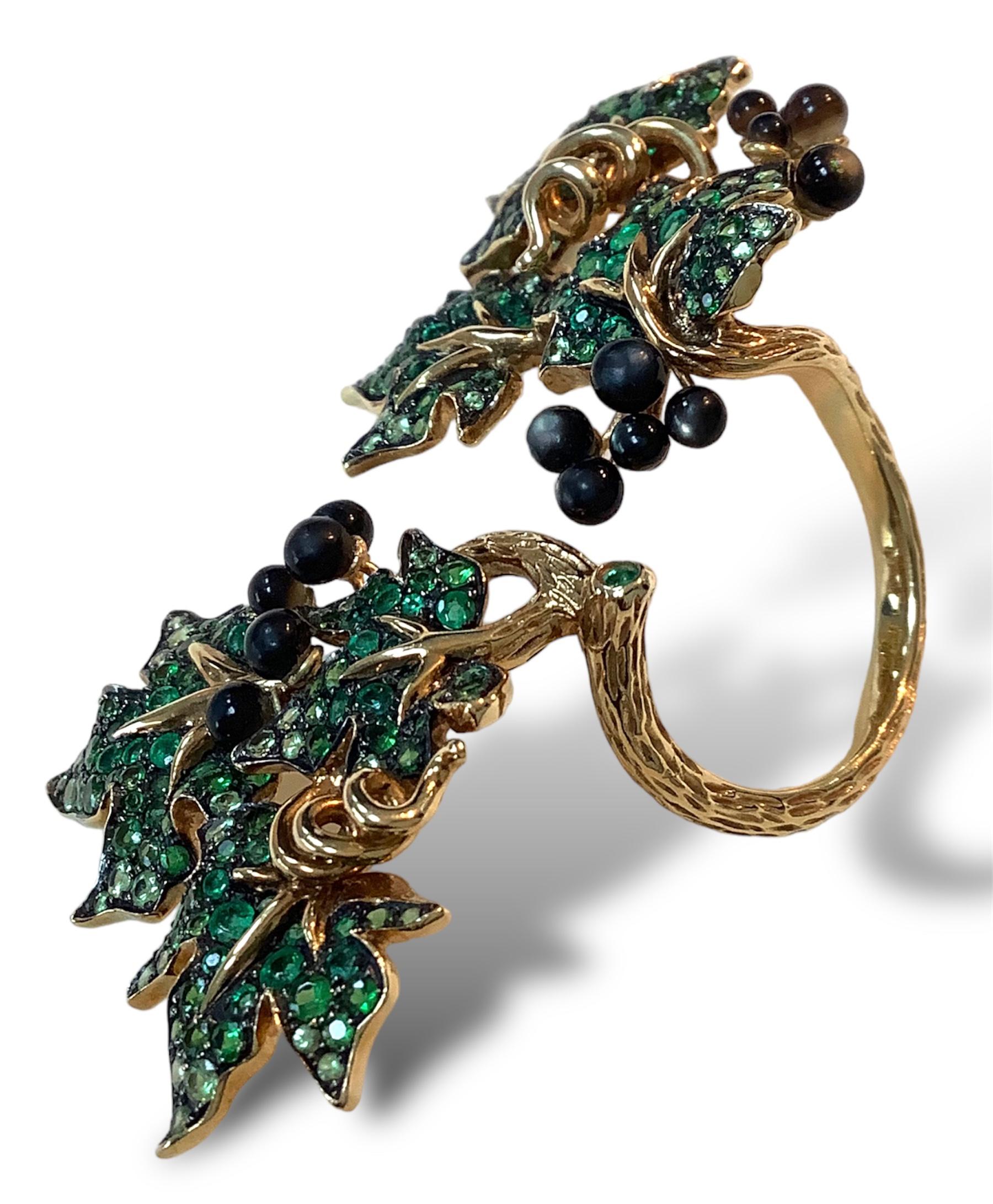 Vine Designer Cocktail Ring - Emerald & Tsavorite with Mother of Pearl  In New Condition For Sale In Paris, Ile-de-France