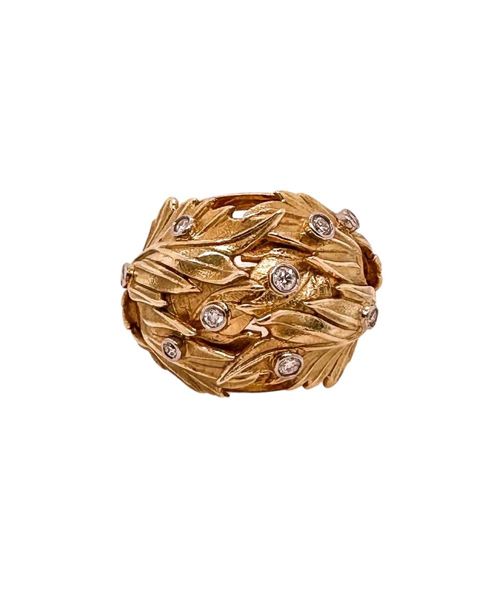 Brilliant Cut Vine Leaf Bombe Ring - 14ct yellow gold with brilliant diamonds For Sale