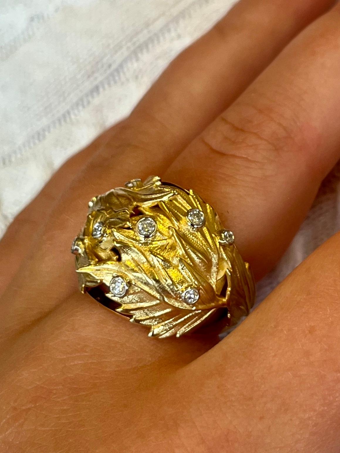 Vine Leaf Bombe Ring - 14ct yellow gold with brilliant diamonds In New Condition For Sale In London, GB
