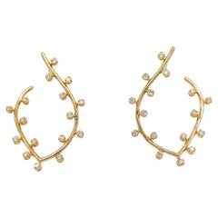 Boucles d'oreilles organiques Vine avec 32 diamants en or jaune 14 carats et bijoux de luxe