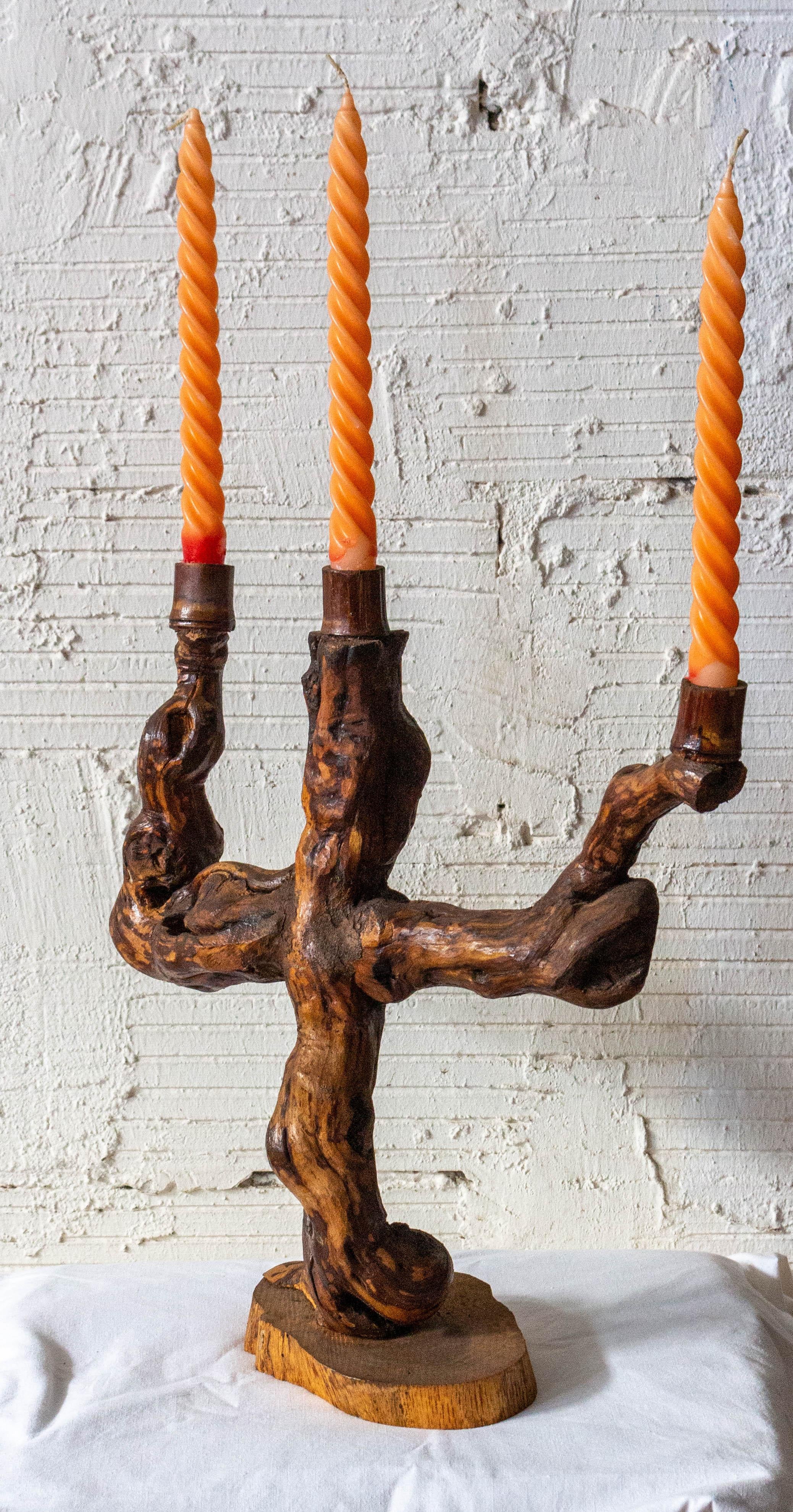 Französische Rebe Holz Kerzenständer
Die Kerzenhalter sind aus Bambus
20. Jahrhundert Mitte
Guter Zustand.

Versand:
L 23/P 15/H 43 cm 1,8 kg.