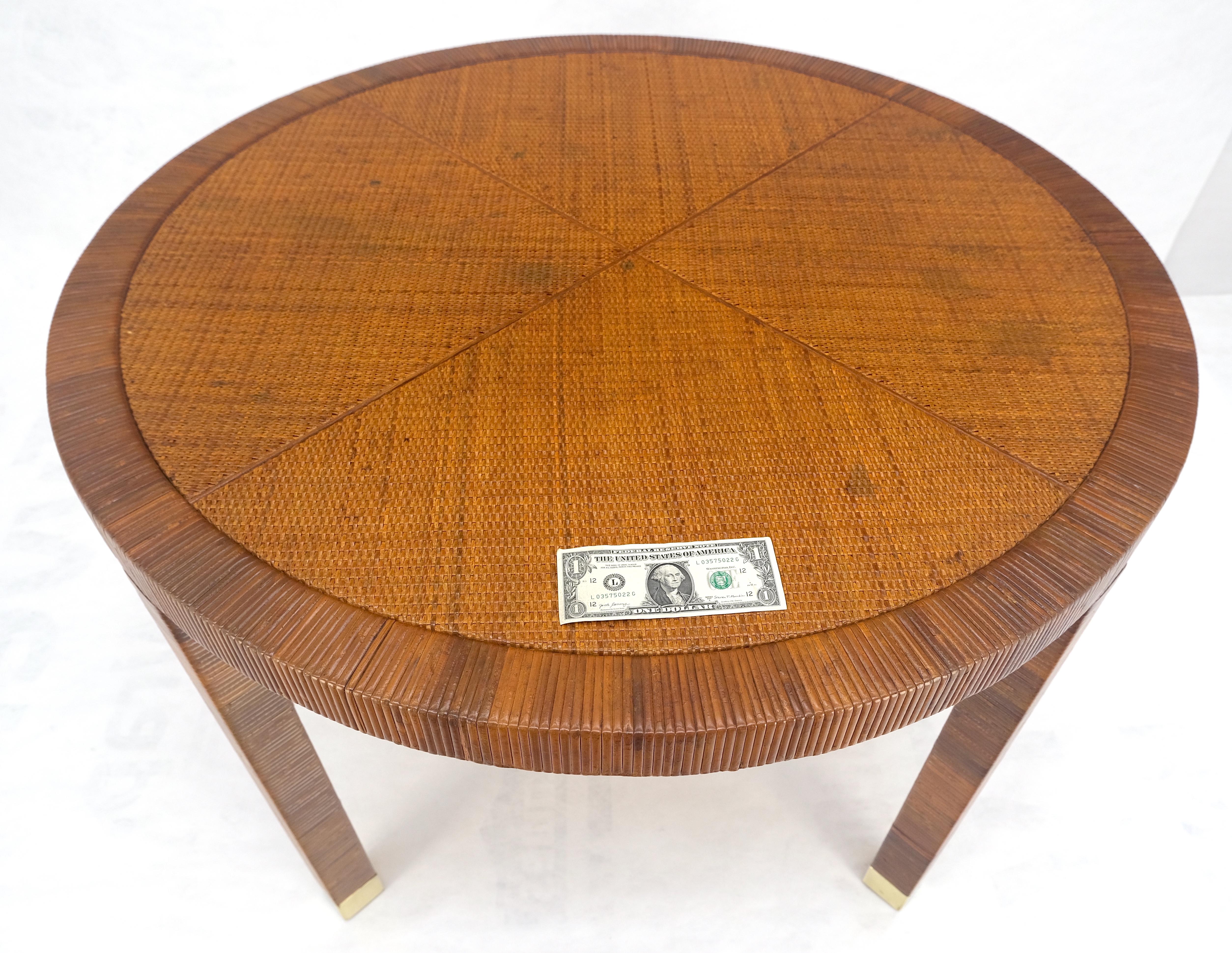 Mesa de centro redonda de mimbre con patas de latón MINT Caña en venta