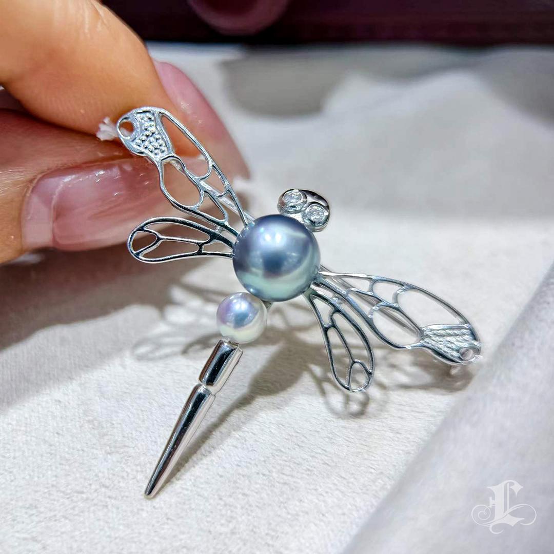 【Vine Symphony】Tahitian & Akoya Pearl Dragonfly Brooch-Pendant In New Condition For Sale In New York, NY