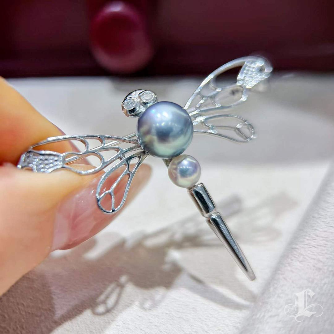 【Vine Symphony】Tahitian & Akoya Pearl Dragonfly Brooch-Pendant For Sale 1