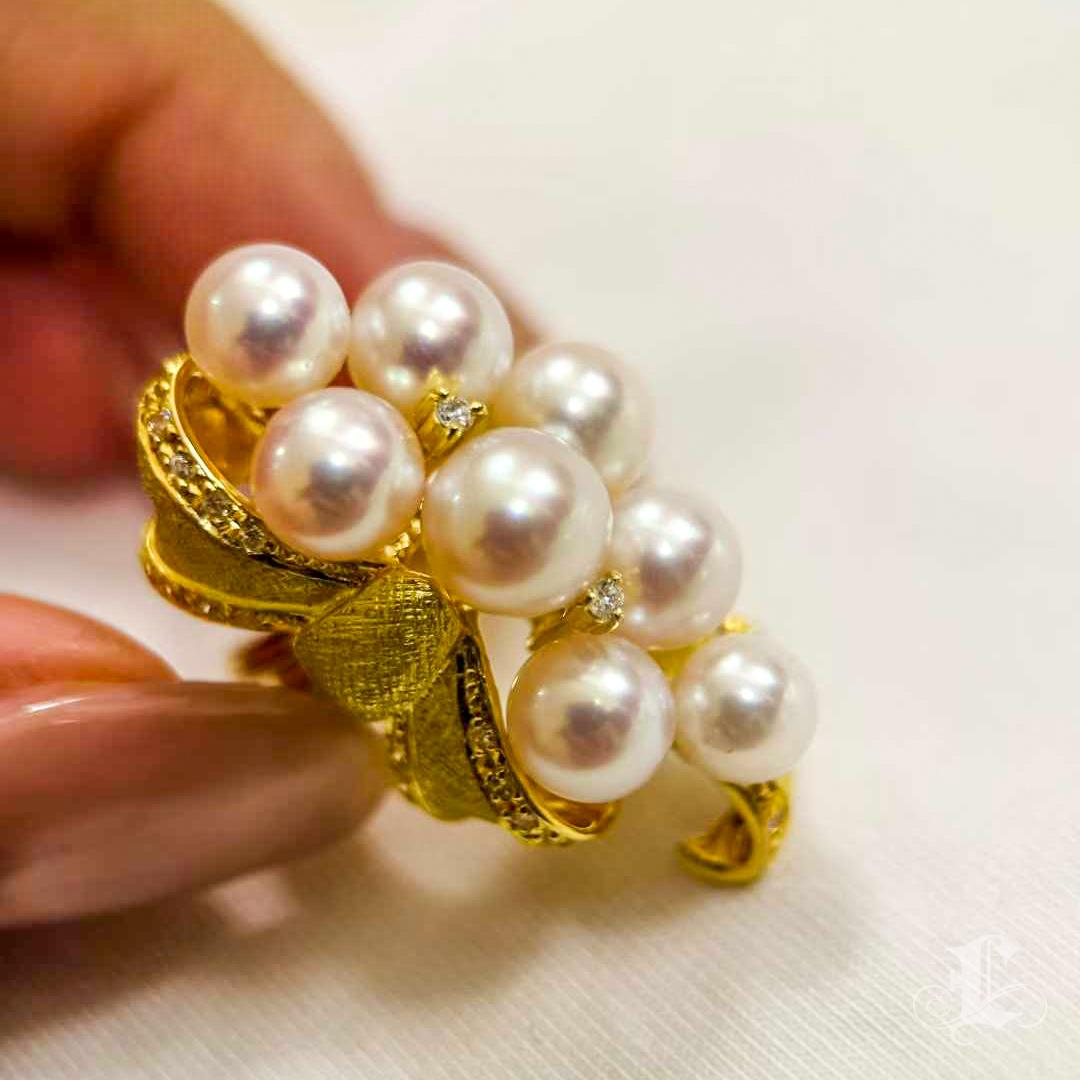 【Vine Symphony】Anillo de perlas Akoya y lazo de diamantes en oro de 18 quilates en Nuevo estado para la venta en New York, NY