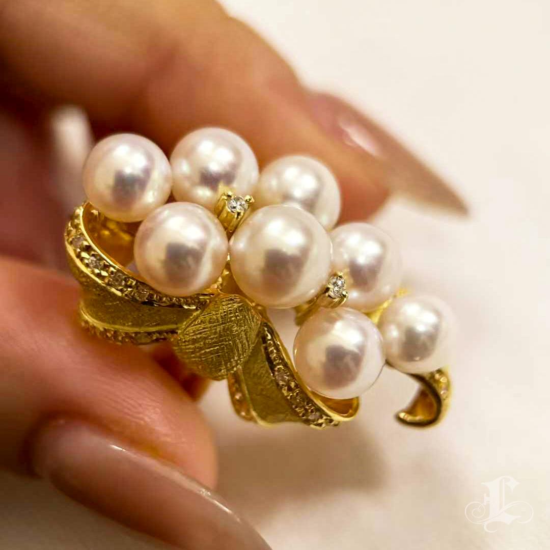 【Vine Symphony】Anillo de perlas Akoya y lazo de diamantes en oro de 18 quilates en venta 1