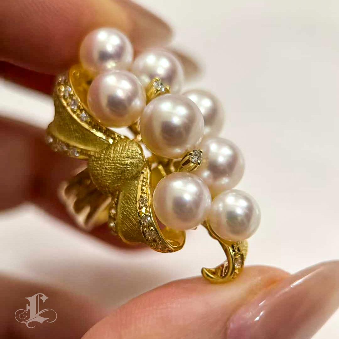 【Vine Symphony】Anillo de perlas Akoya y lazo de diamantes en oro de 18 quilates en venta 2