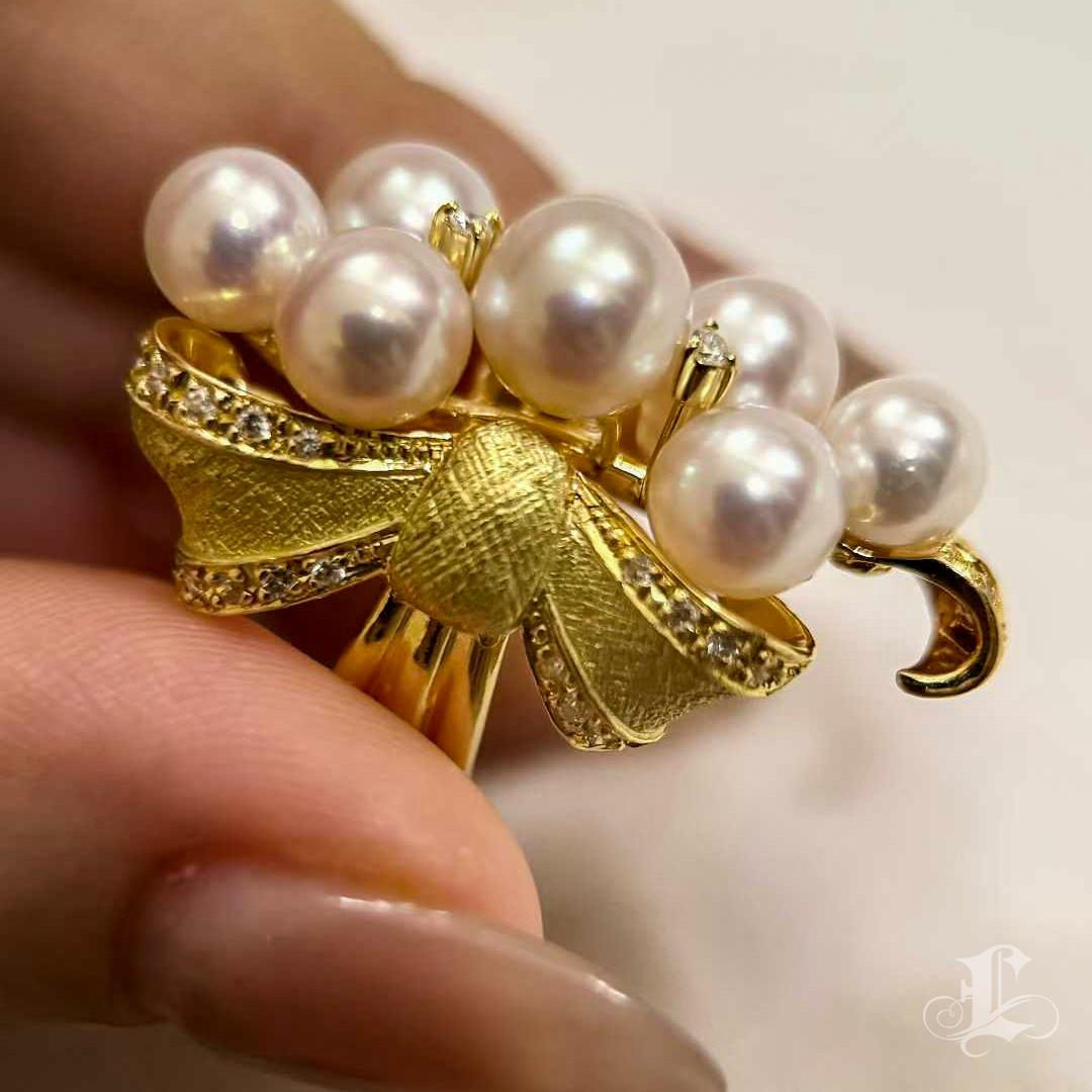 【Vine Symphony】Anillo de perlas Akoya y lazo de diamantes en oro de 18 quilates en venta 3