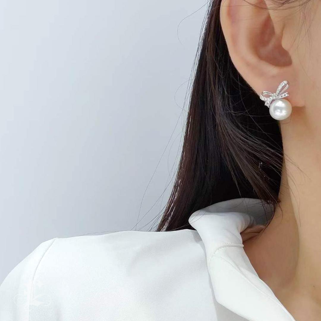 Grezzo Orecchini a fiocco con diamanti e perle dei mari del Sud da 9,5-10 mm in vendita