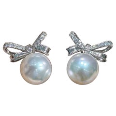 【Vine Symphony】Aurora 9.5–10mm South Sea Pearl Diamond Bow Earrings