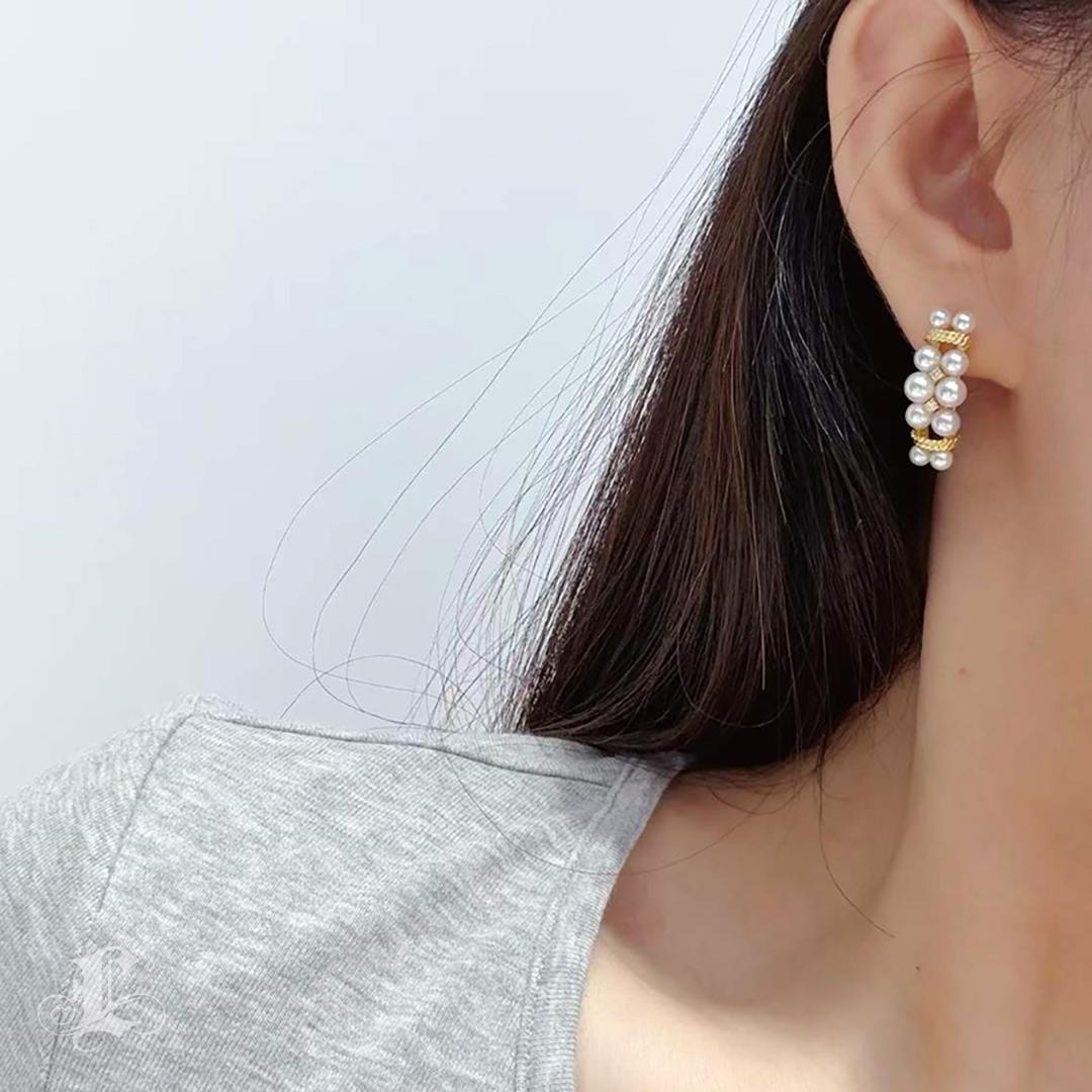 Grezzo 【Sinfonia di vite】Orecchini con perle Akoya e diamanti a ghirlanda in vendita