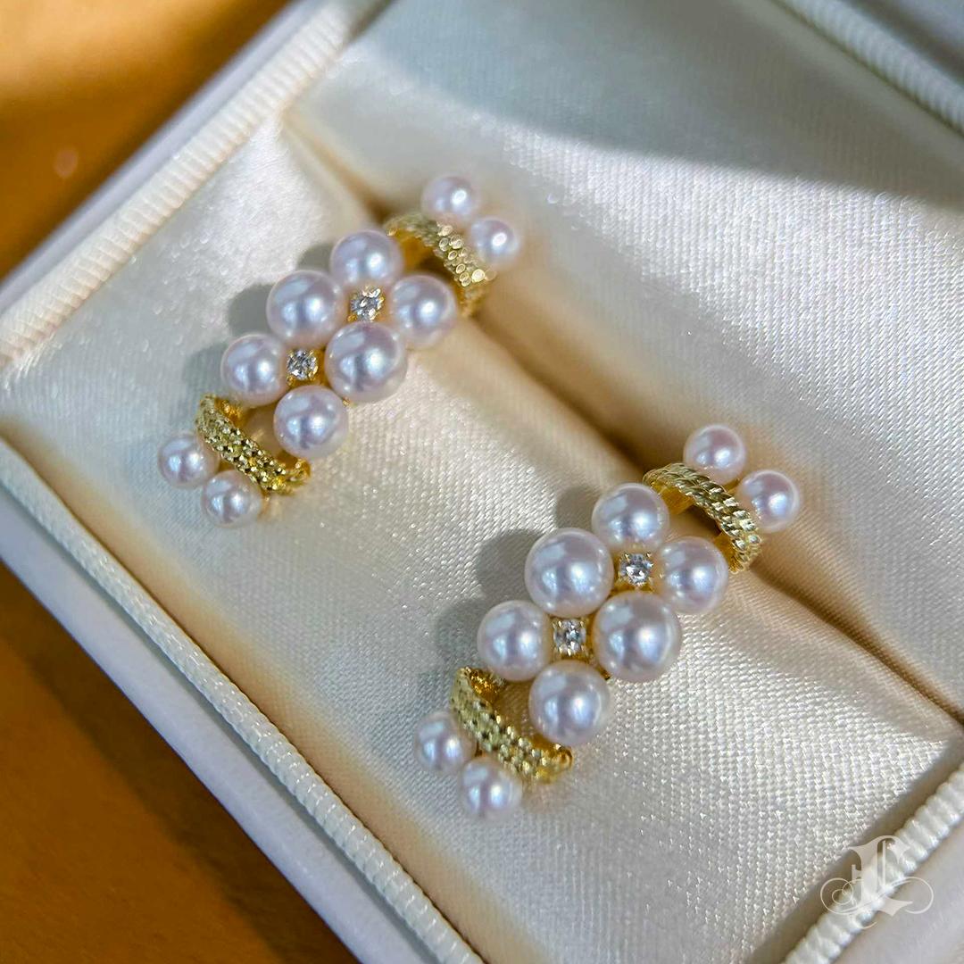 【Sinfonia di vite】Orecchini con perle Akoya e diamanti a ghirlanda In condizioni Nuovo in vendita a New York, NY