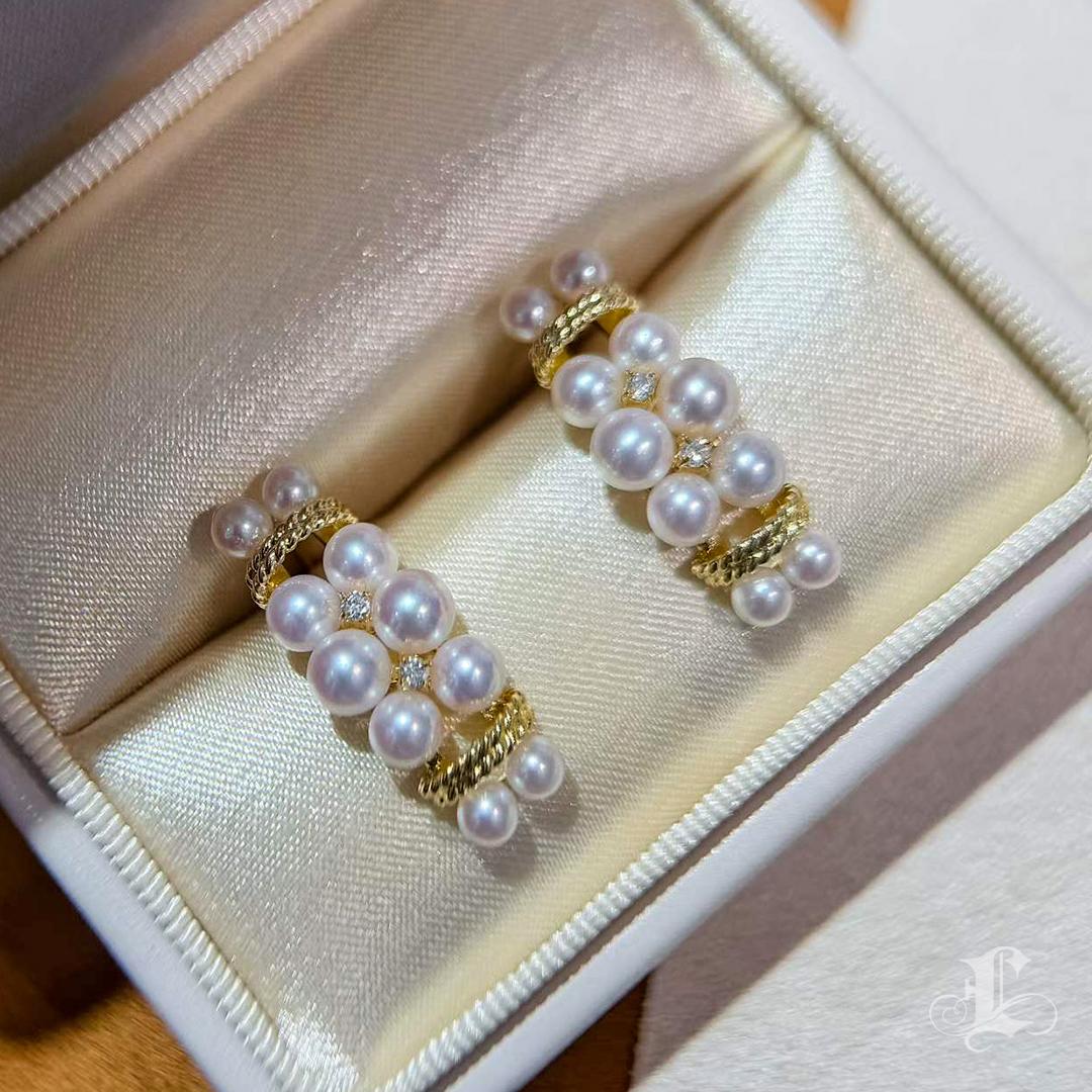 Donna 【Sinfonia di vite】Orecchini con perle Akoya e diamanti a ghirlanda in vendita