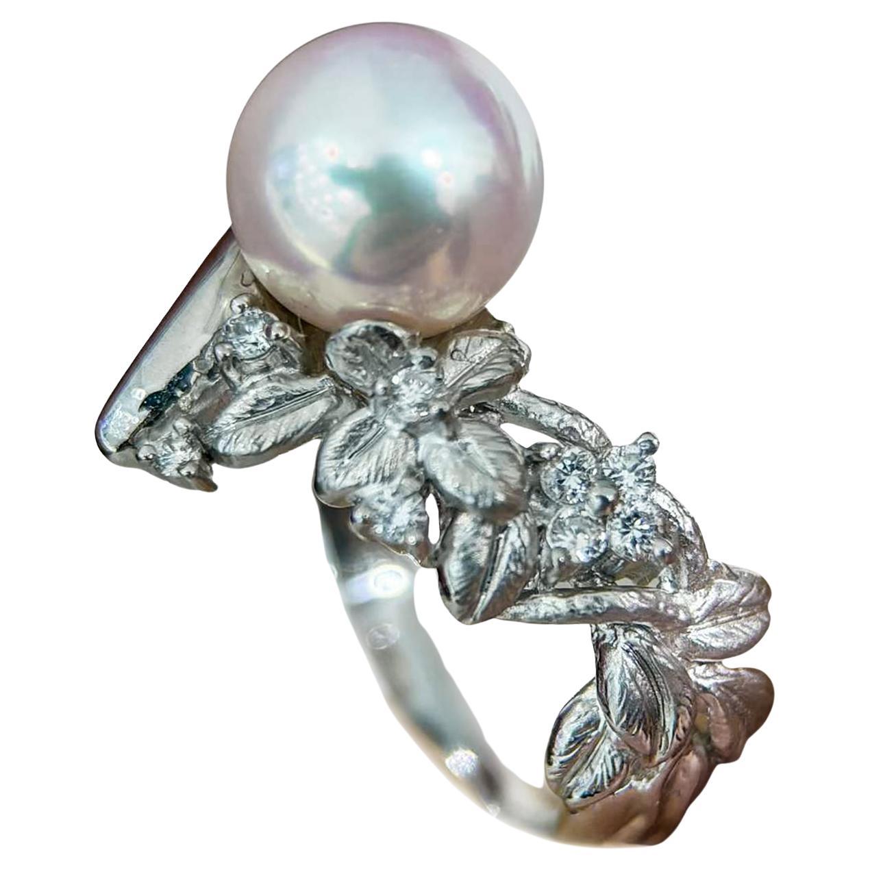 Anello floreale in platino con perla Akoya Aurora in vendita