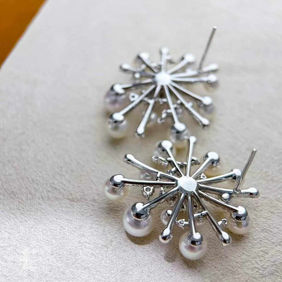 Orecchini con diamanti a forma di fiocco di neve di Aurora Akoya in vendita 6