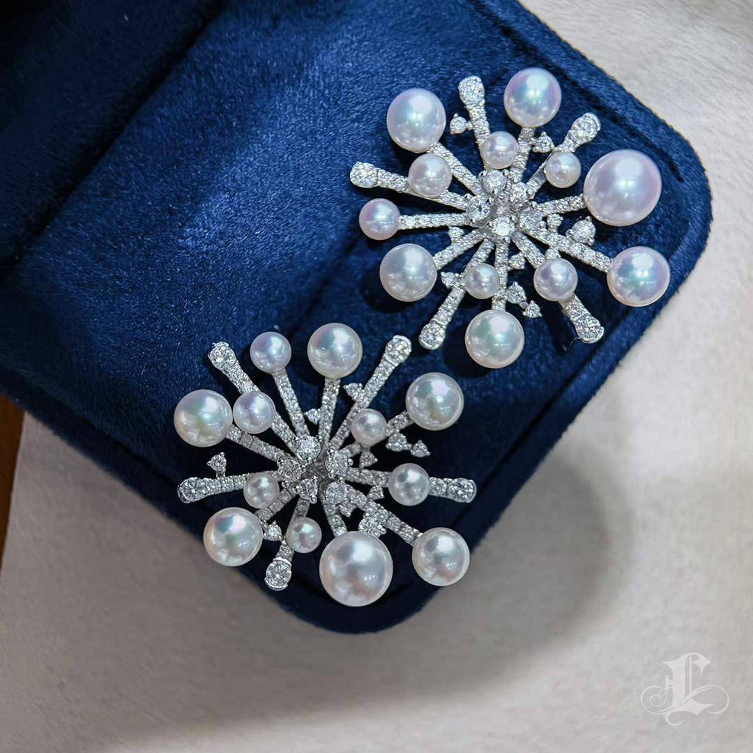 Donna Orecchini con diamanti a forma di fiocco di neve di Aurora Akoya in vendita