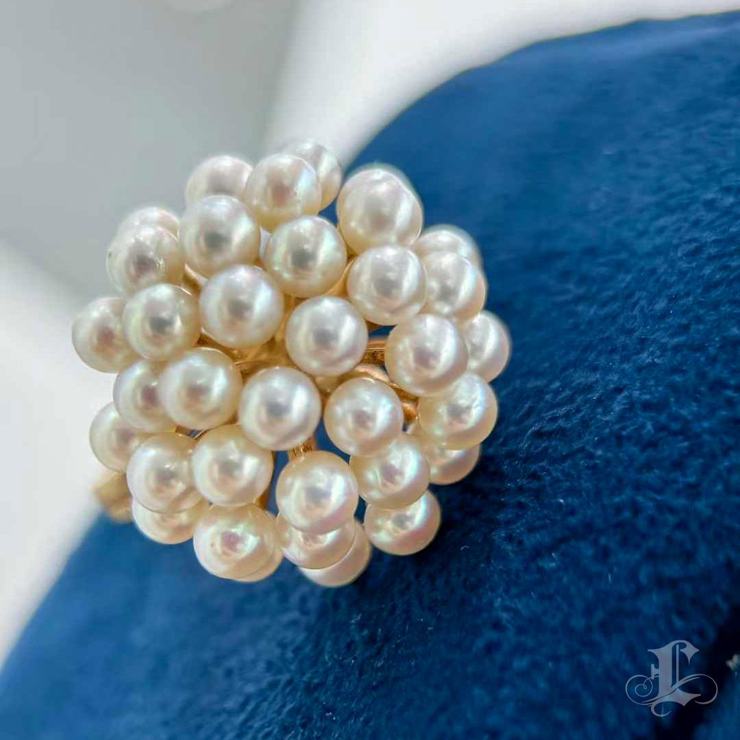 【Vine Symphony】Aurora Baby Akoya Pearl Bouquet Ring in 14k Gold In New Condition For Sale In New York, NY