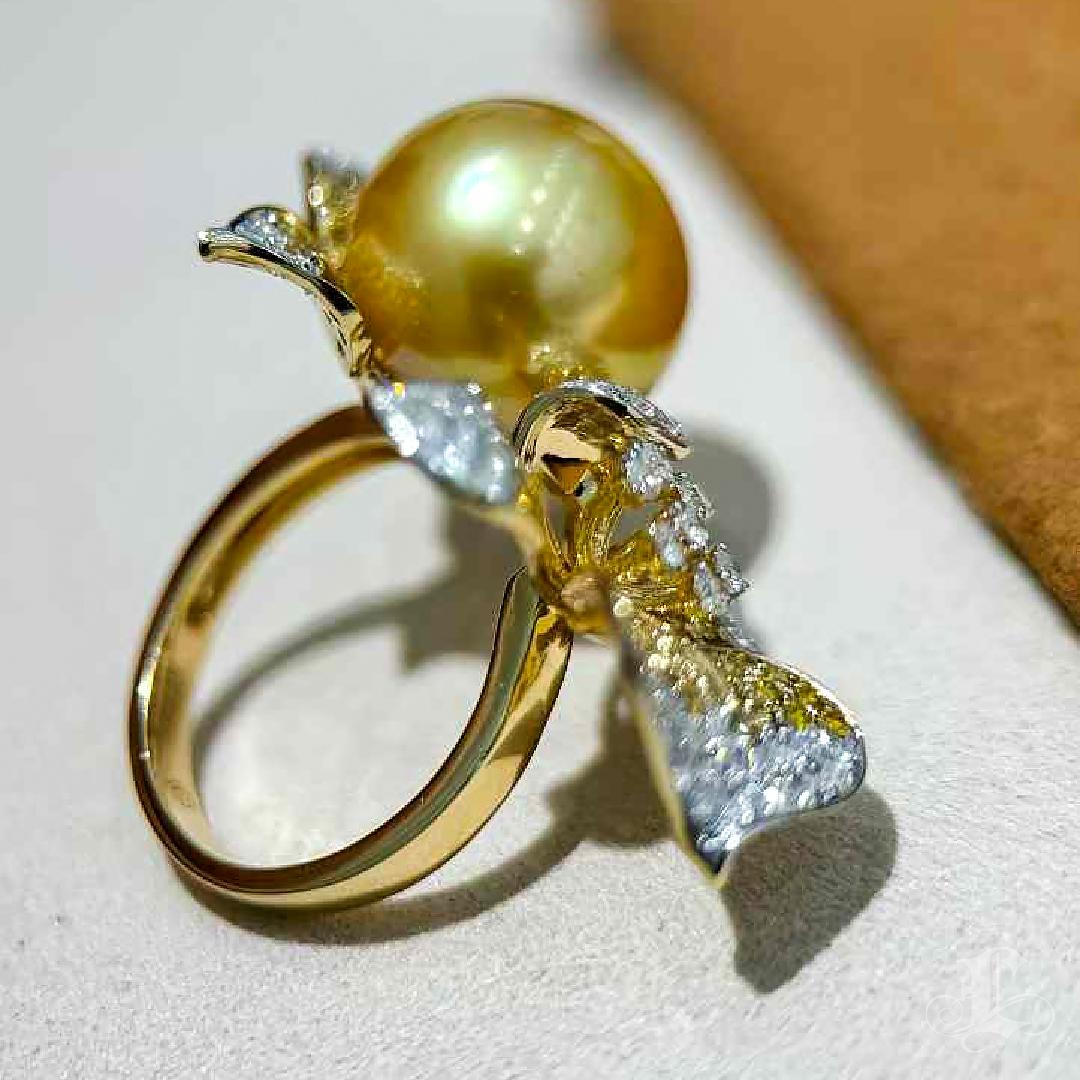 Anello di diamanti con perle dei mari del sud dorate Aurora in fiore in vendita 5