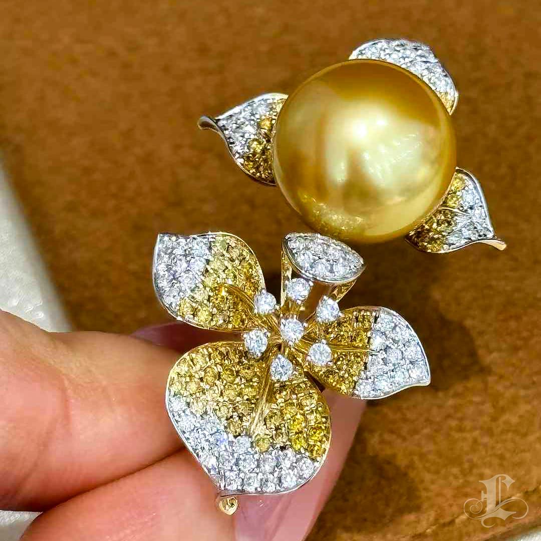 Anello di diamanti con perle dei mari del sud dorate Aurora in fiore in vendita 1