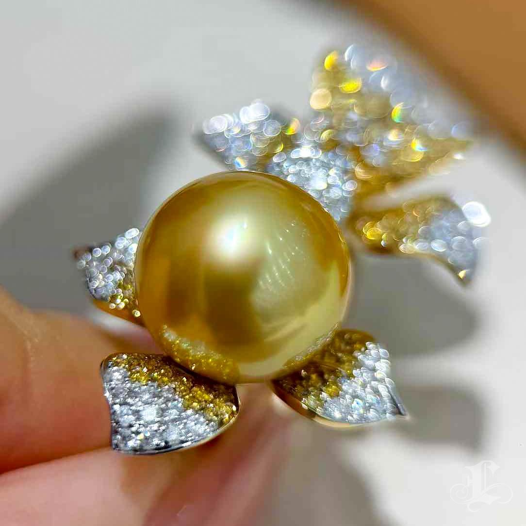 Anello di diamanti con perle dei mari del sud dorate Aurora in fiore in vendita 3