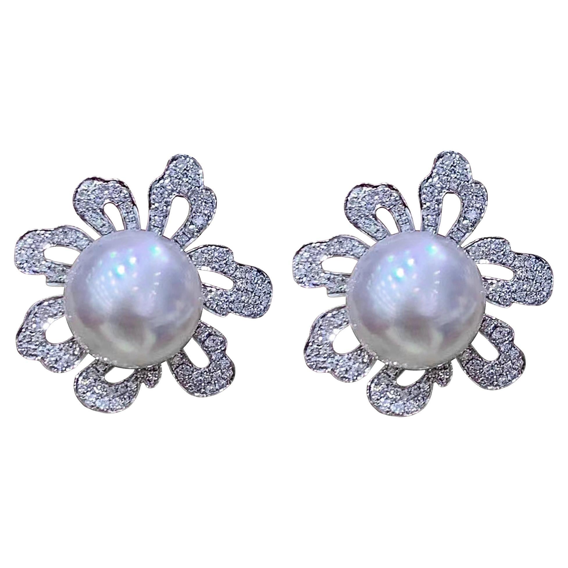 【Sinfonia di Vine】Orecchini con perle e diamanti dei mari del sud a forma di fiore Aurora in vendita