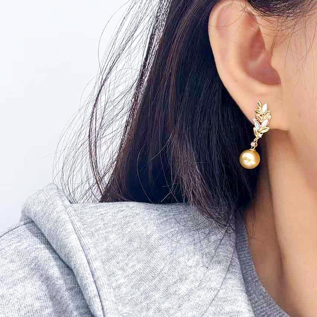 【Vine Symphony】Convertible Golden South Sea Pearl Mother-of-Pearl Leaf Earrings For Sale 6
